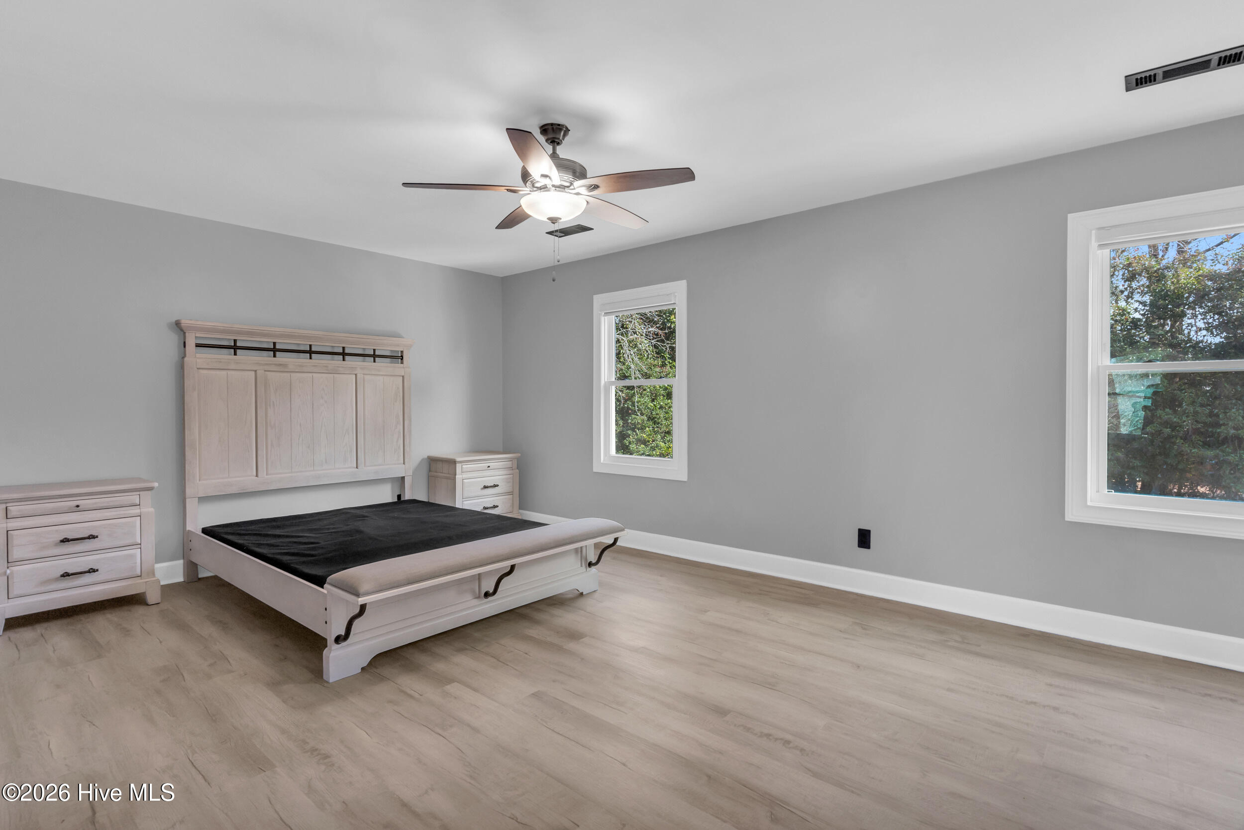 100548646 | Photo 21