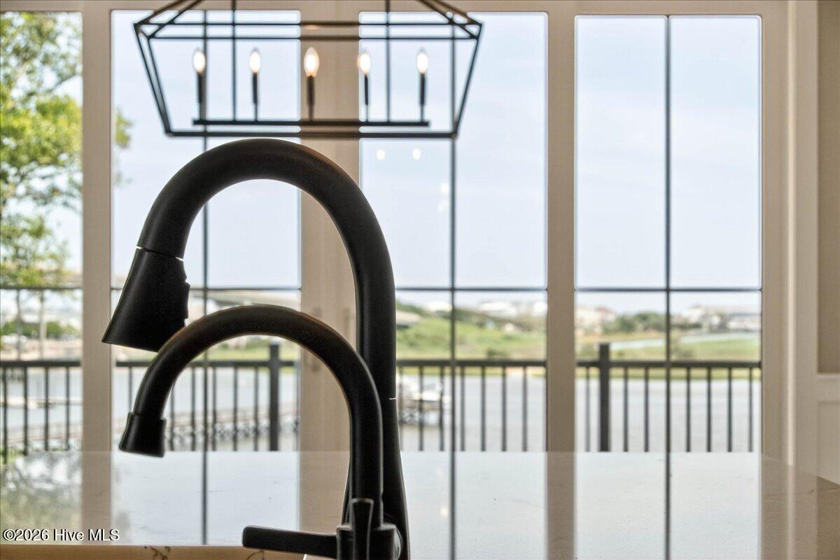 100562322 | Photo 62