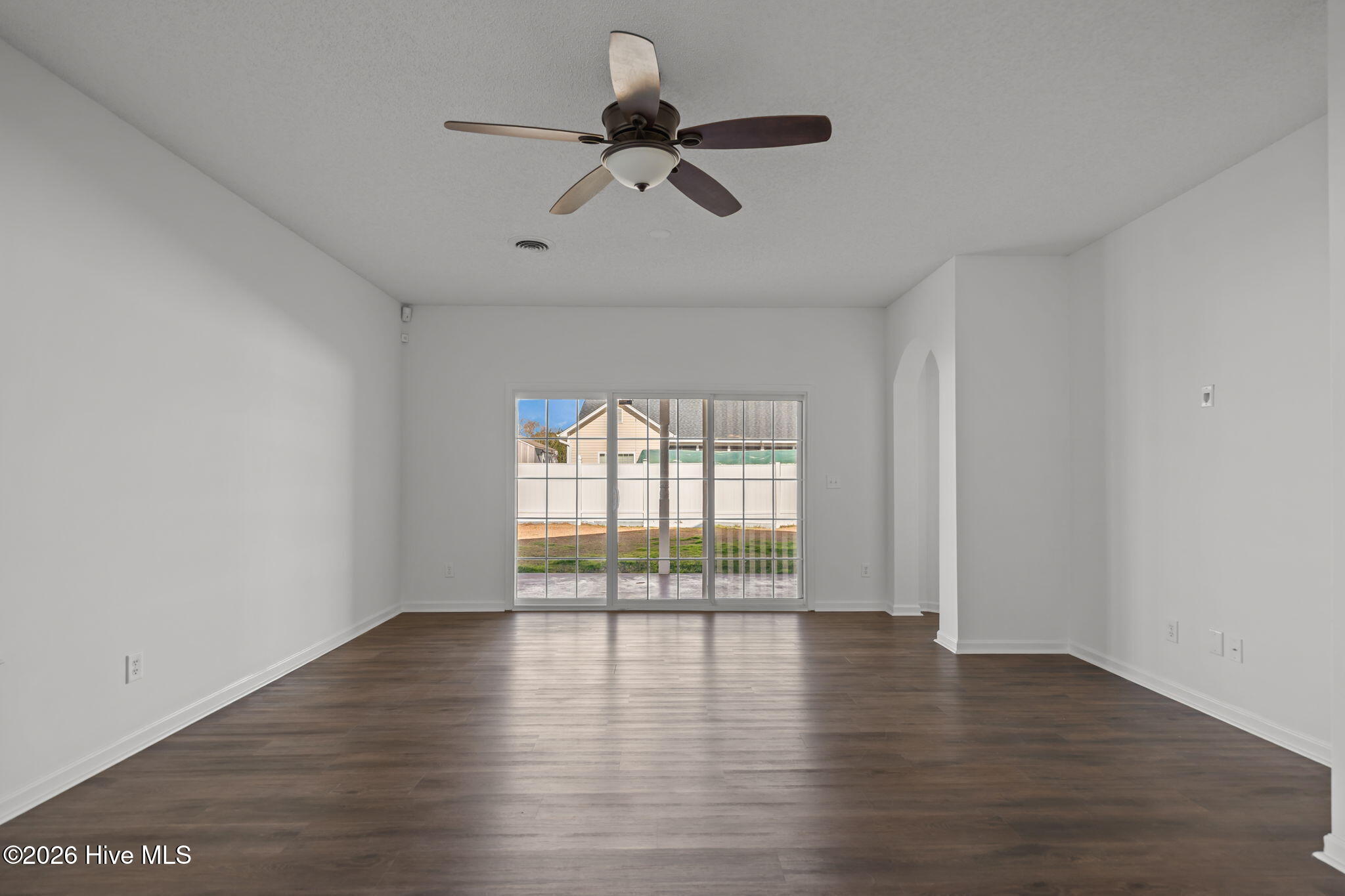 100549107 | Photo 19