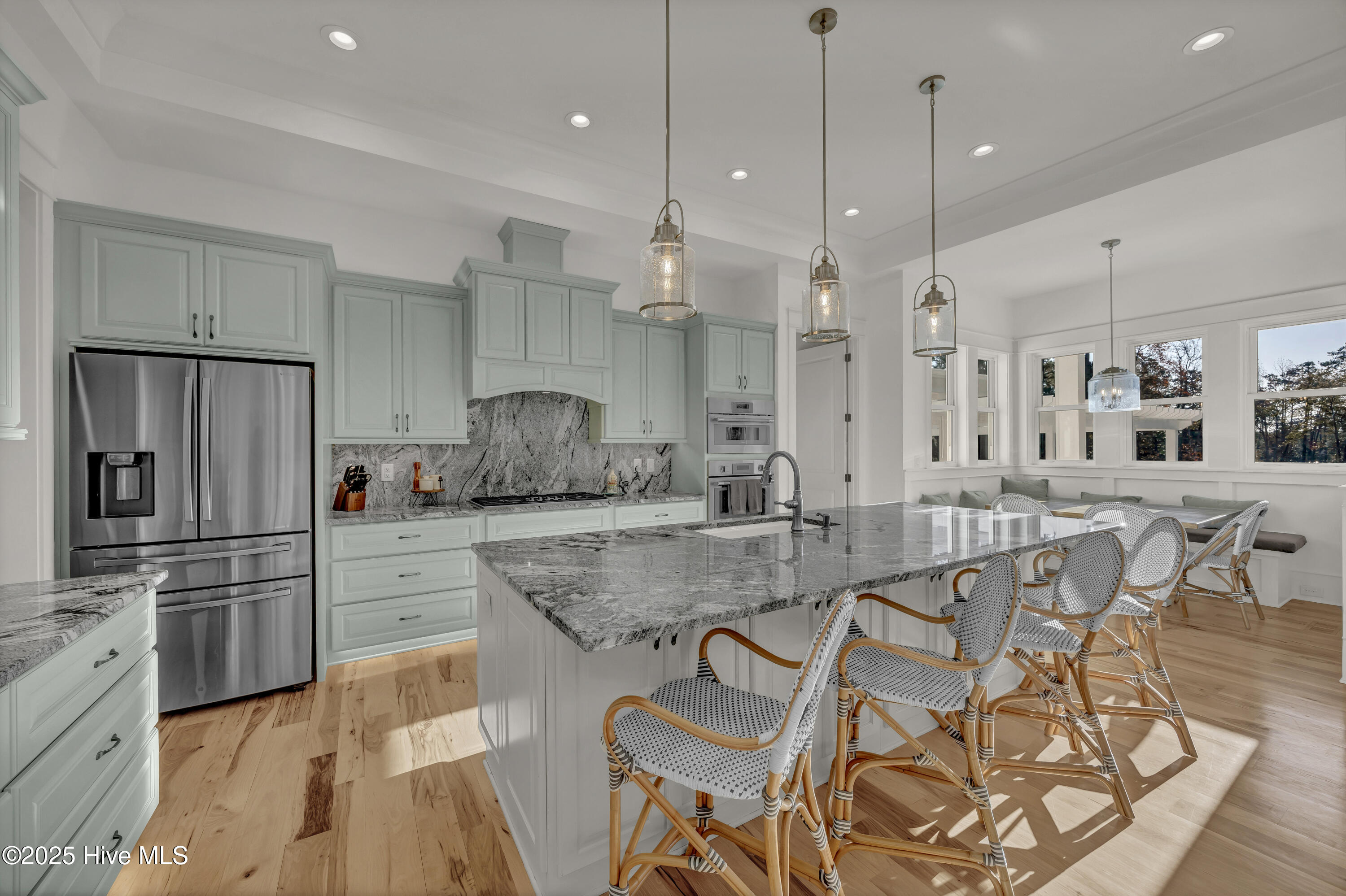 100543149 | Photo 22