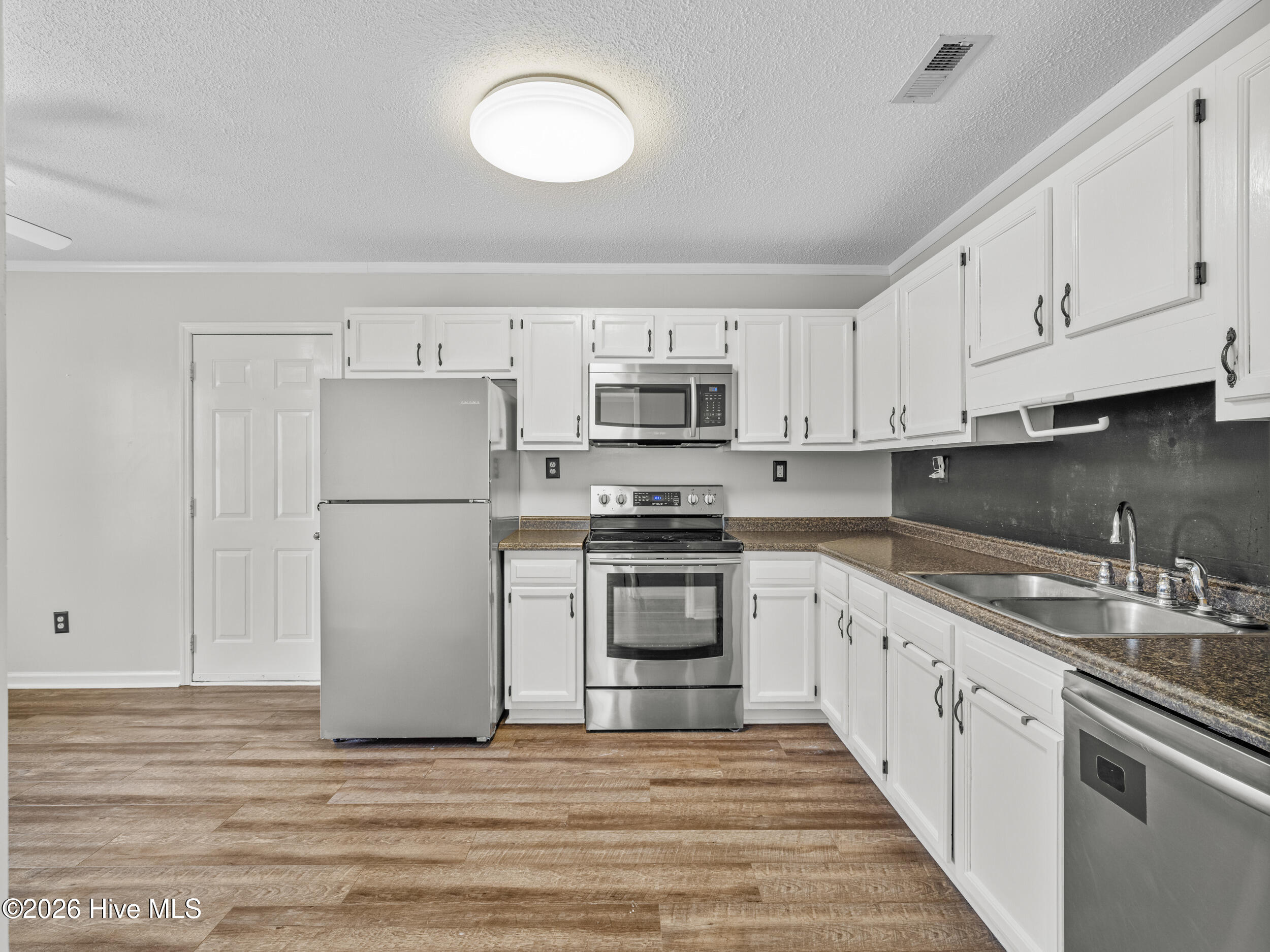 100550311 | Photo 12