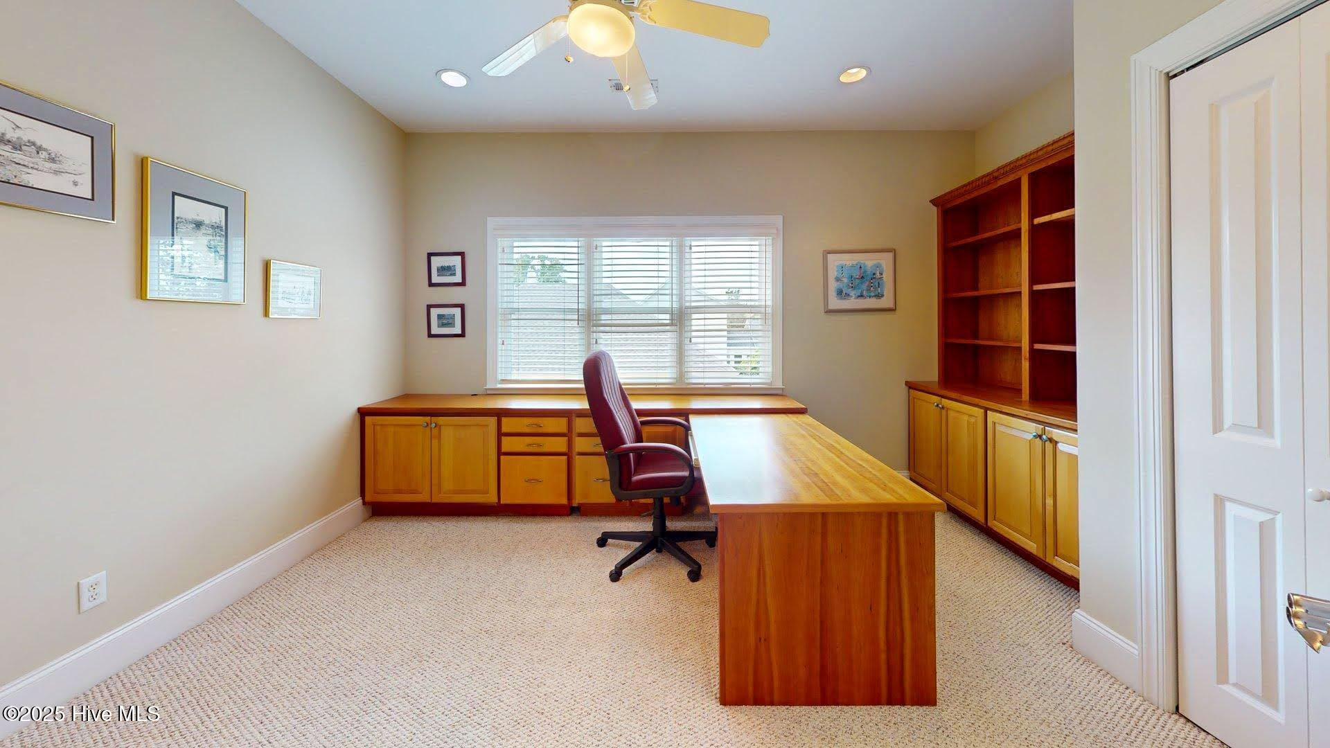 100528011 | Photo 43