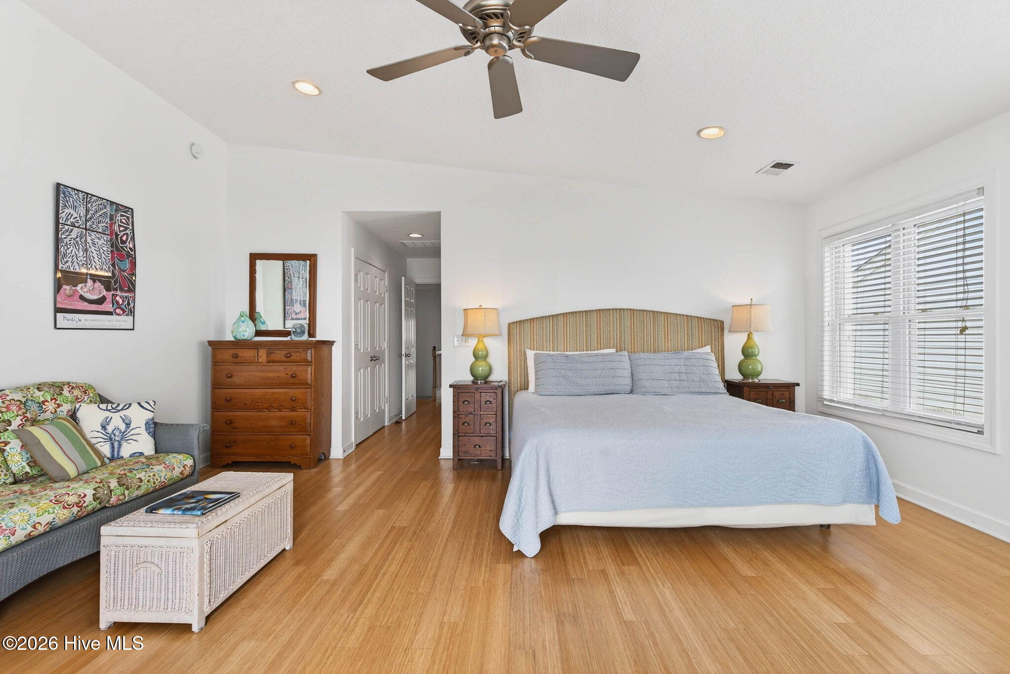 100563244 | Photo 13