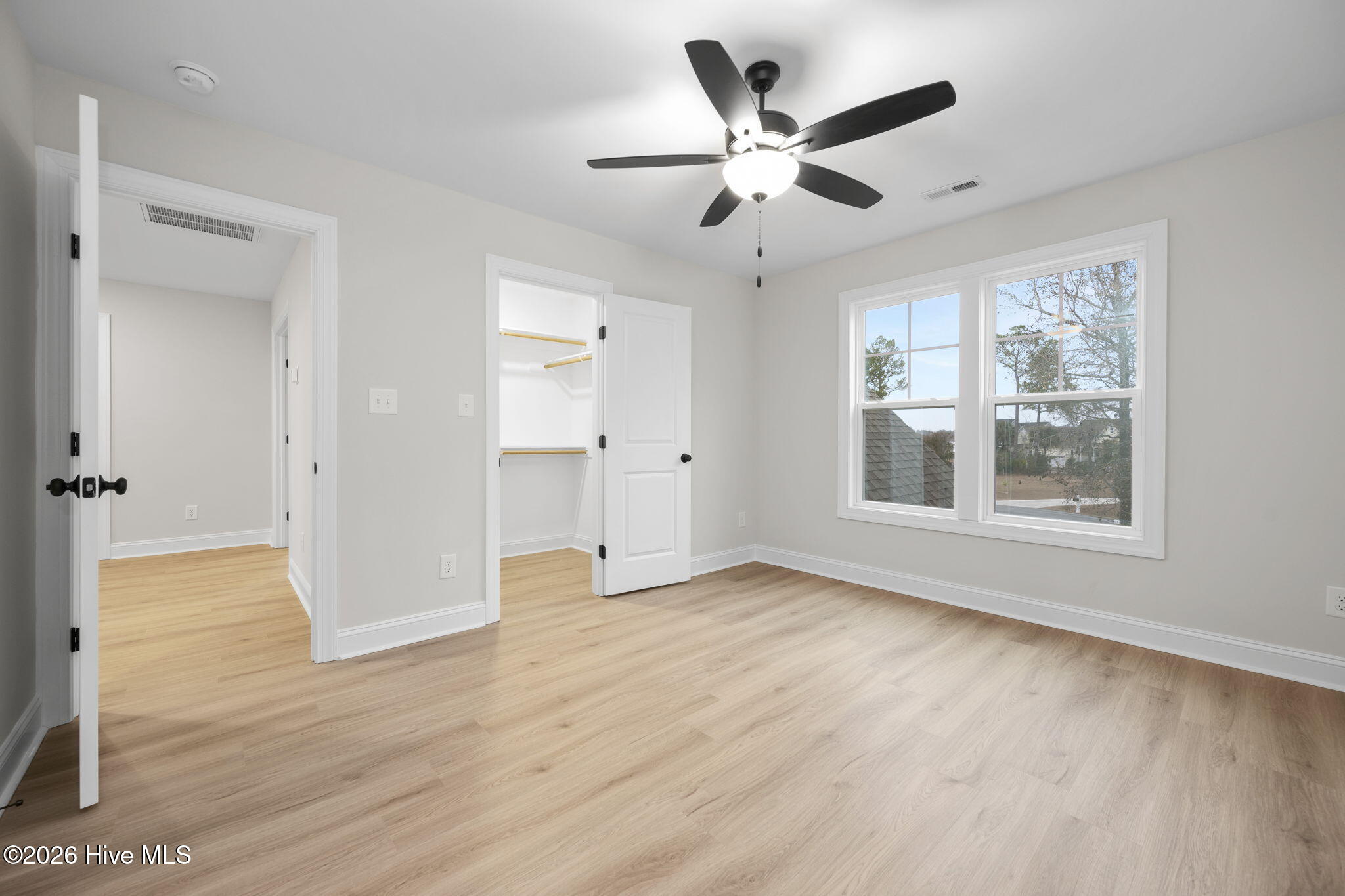 100516022 | Photo 54