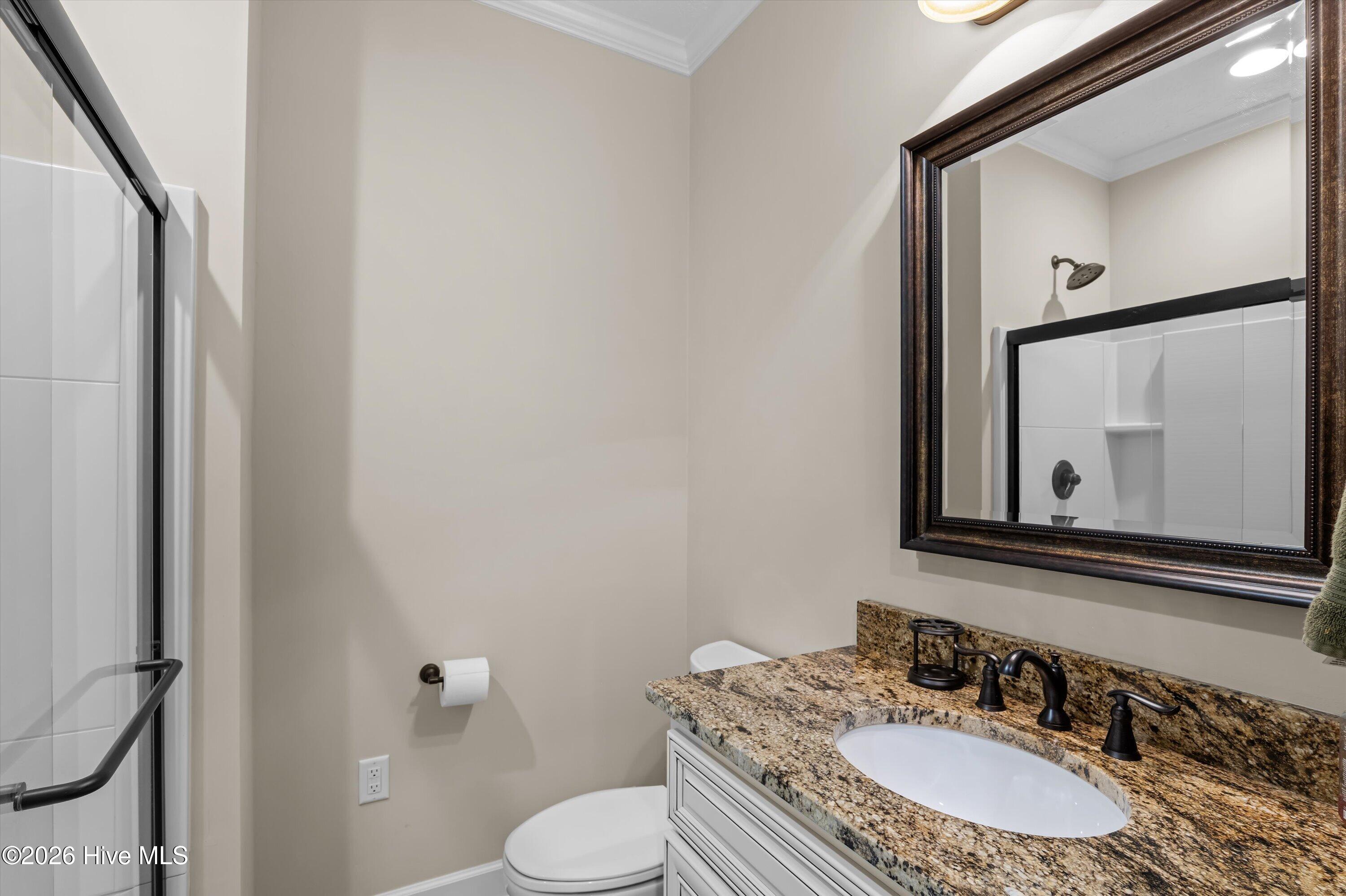 Full bath in guest bedroom #3