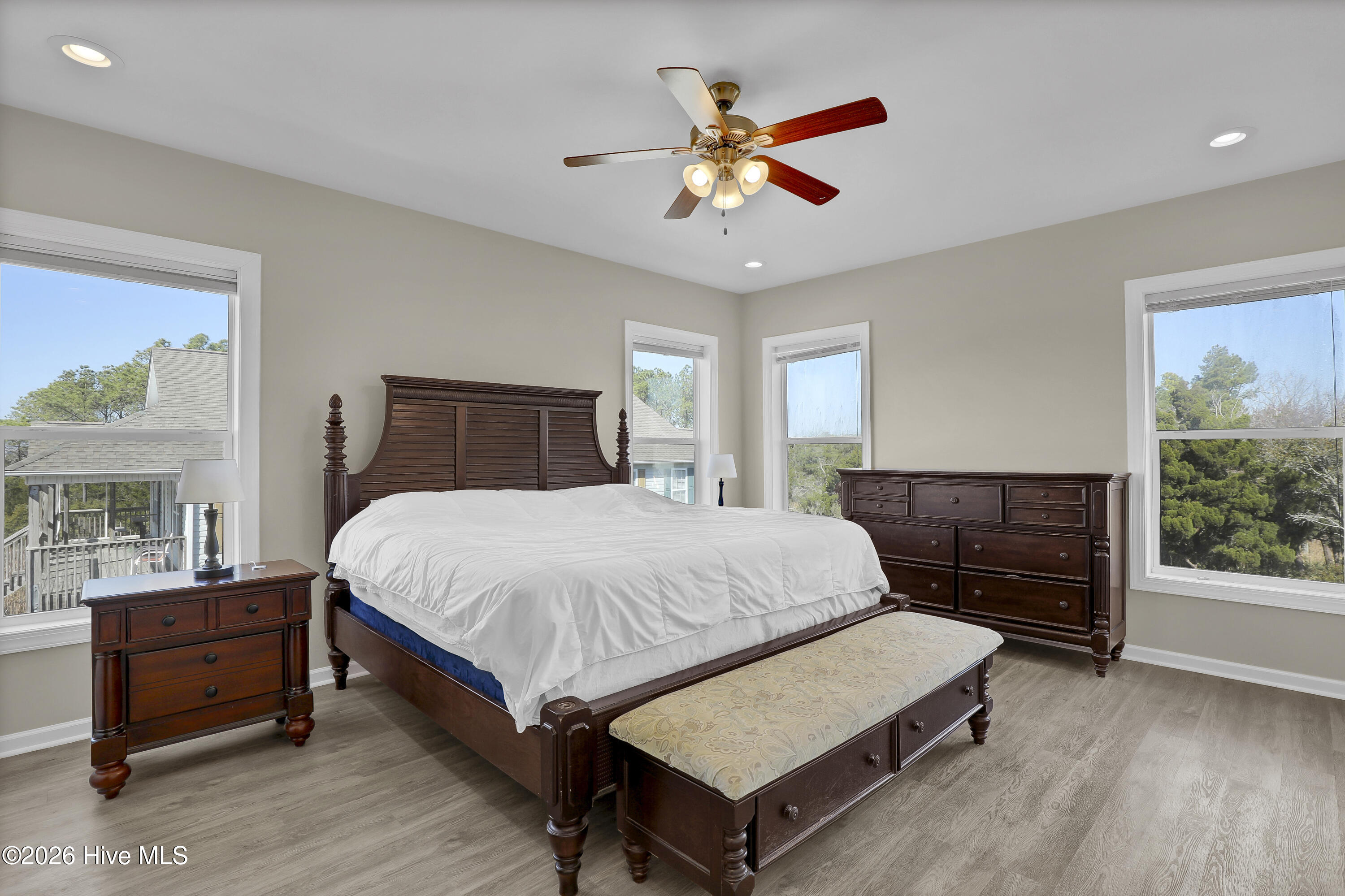 100562204 | Photo 16