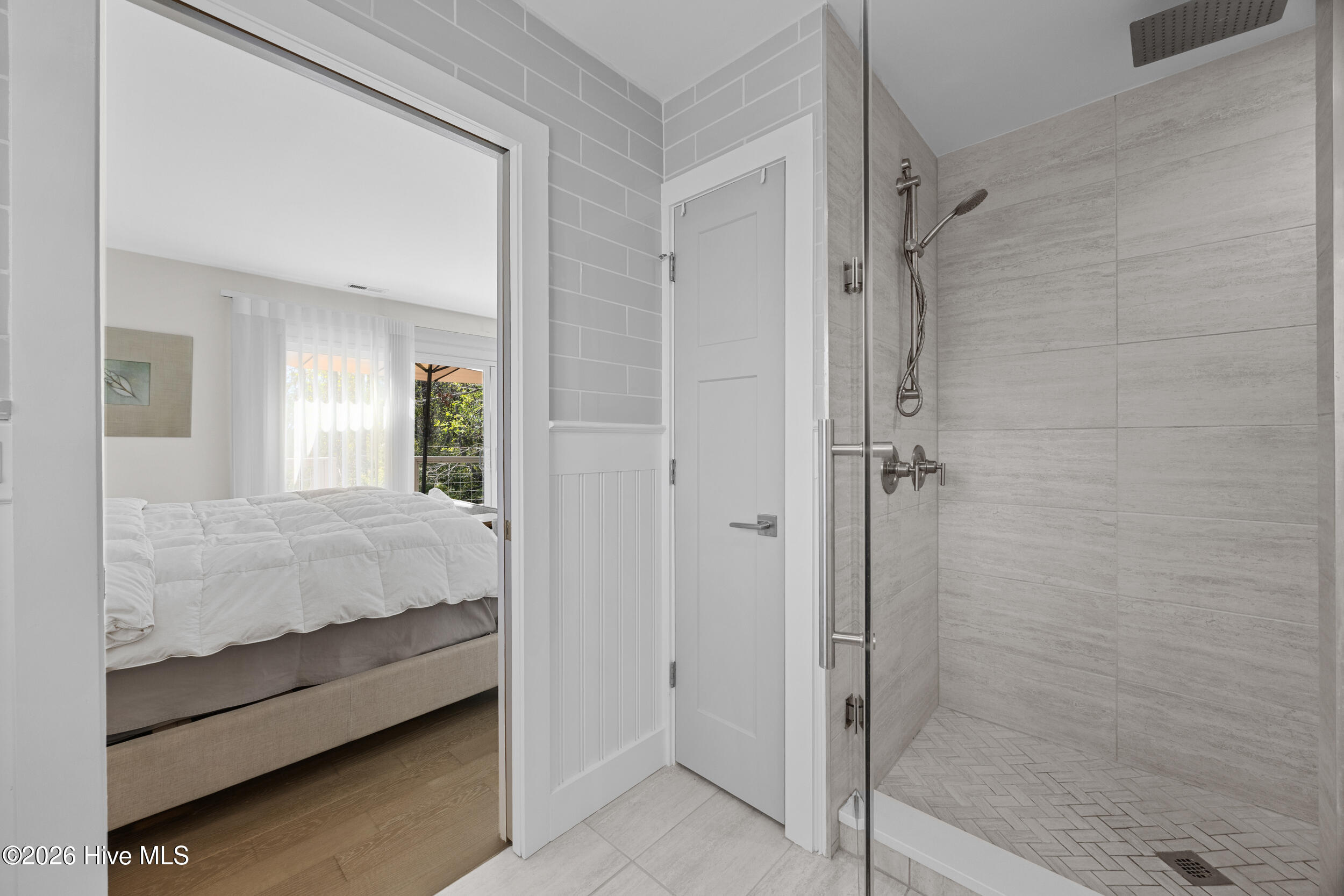 100562849 | Photo 39