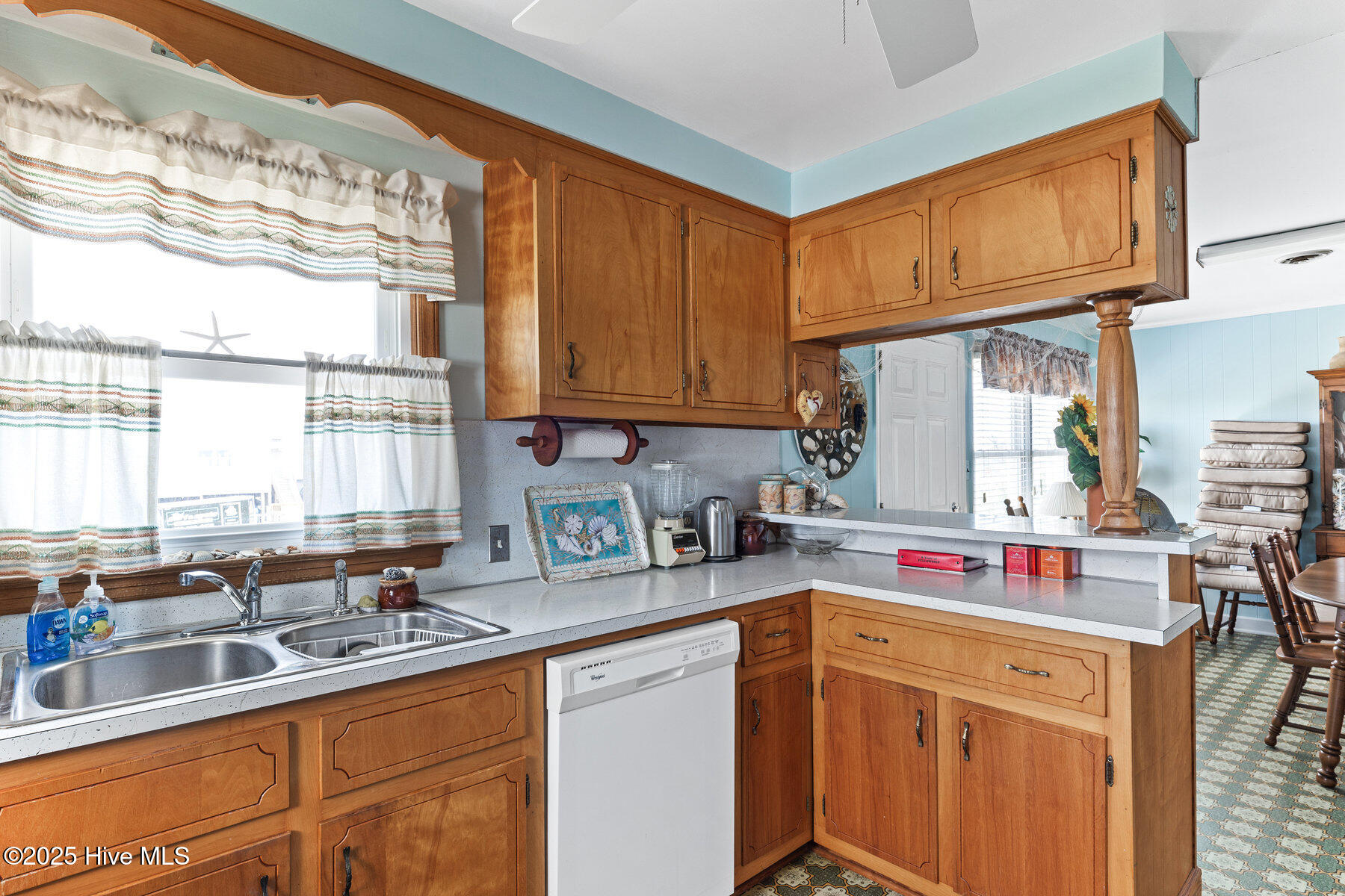 100550039 | Photo 11