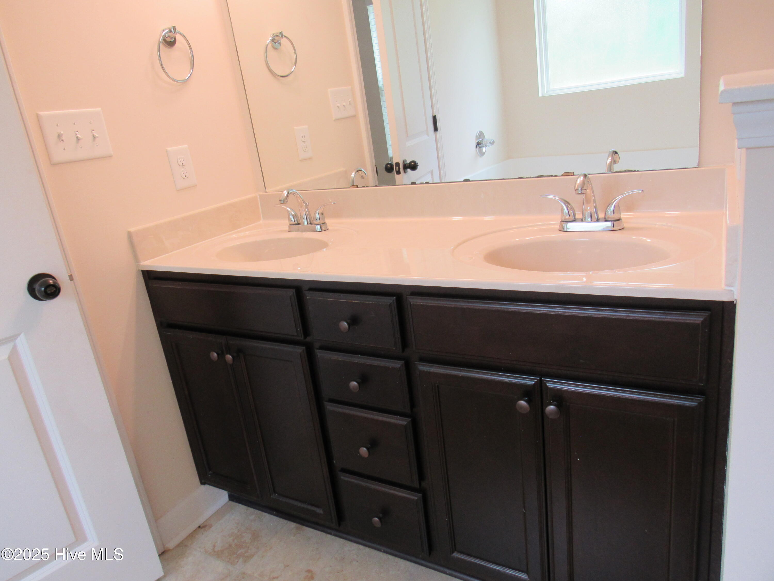 100545950 | Photo 30