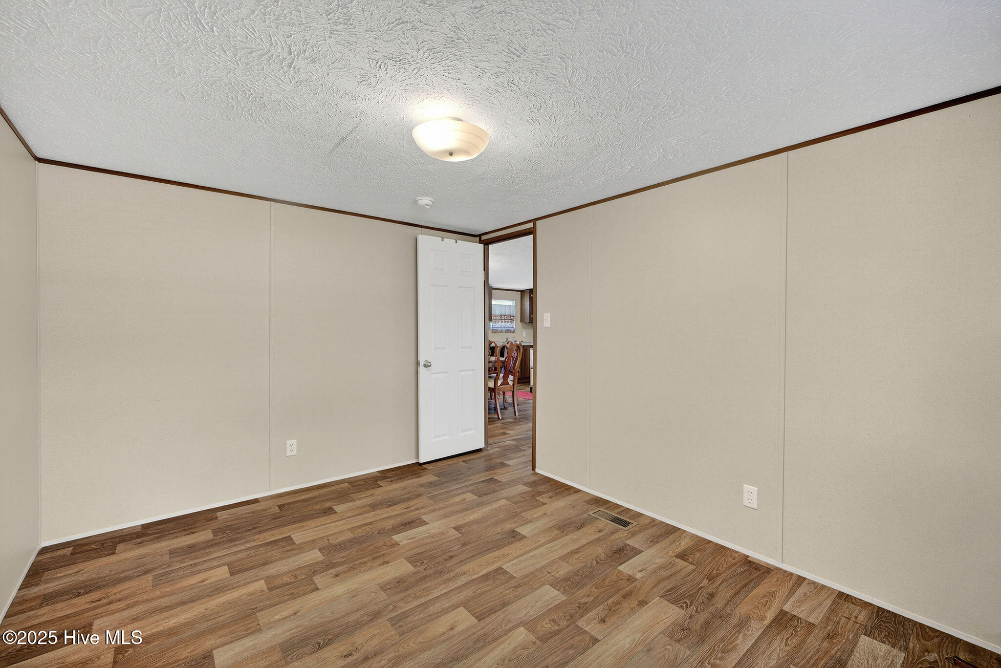 100537876 | Photo 32