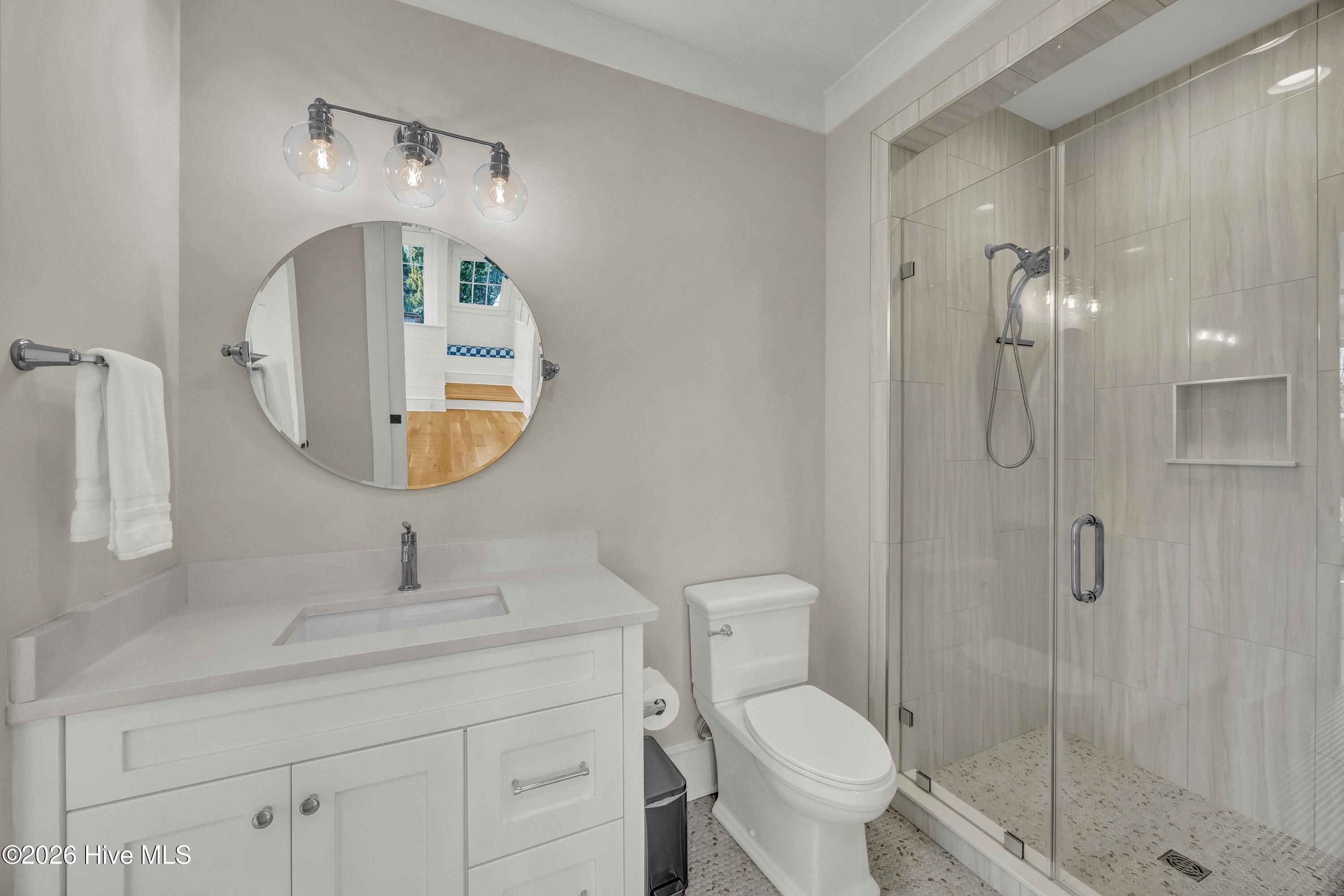 100567930 | Photo 45