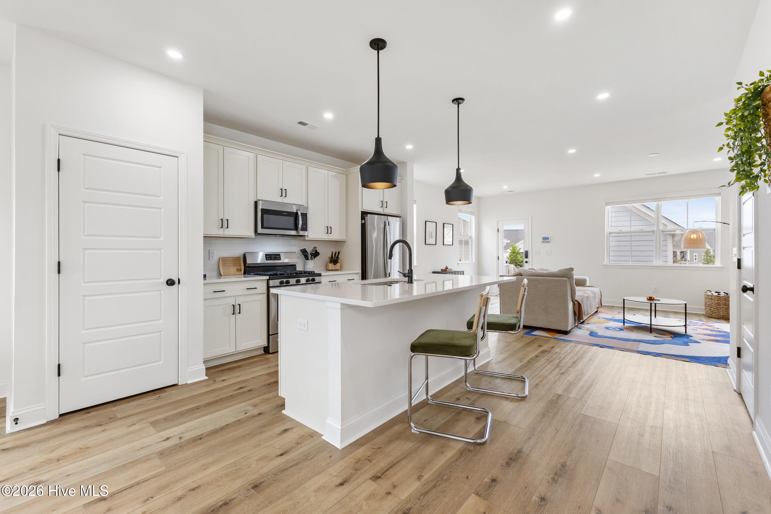 100567295 | Photo 10