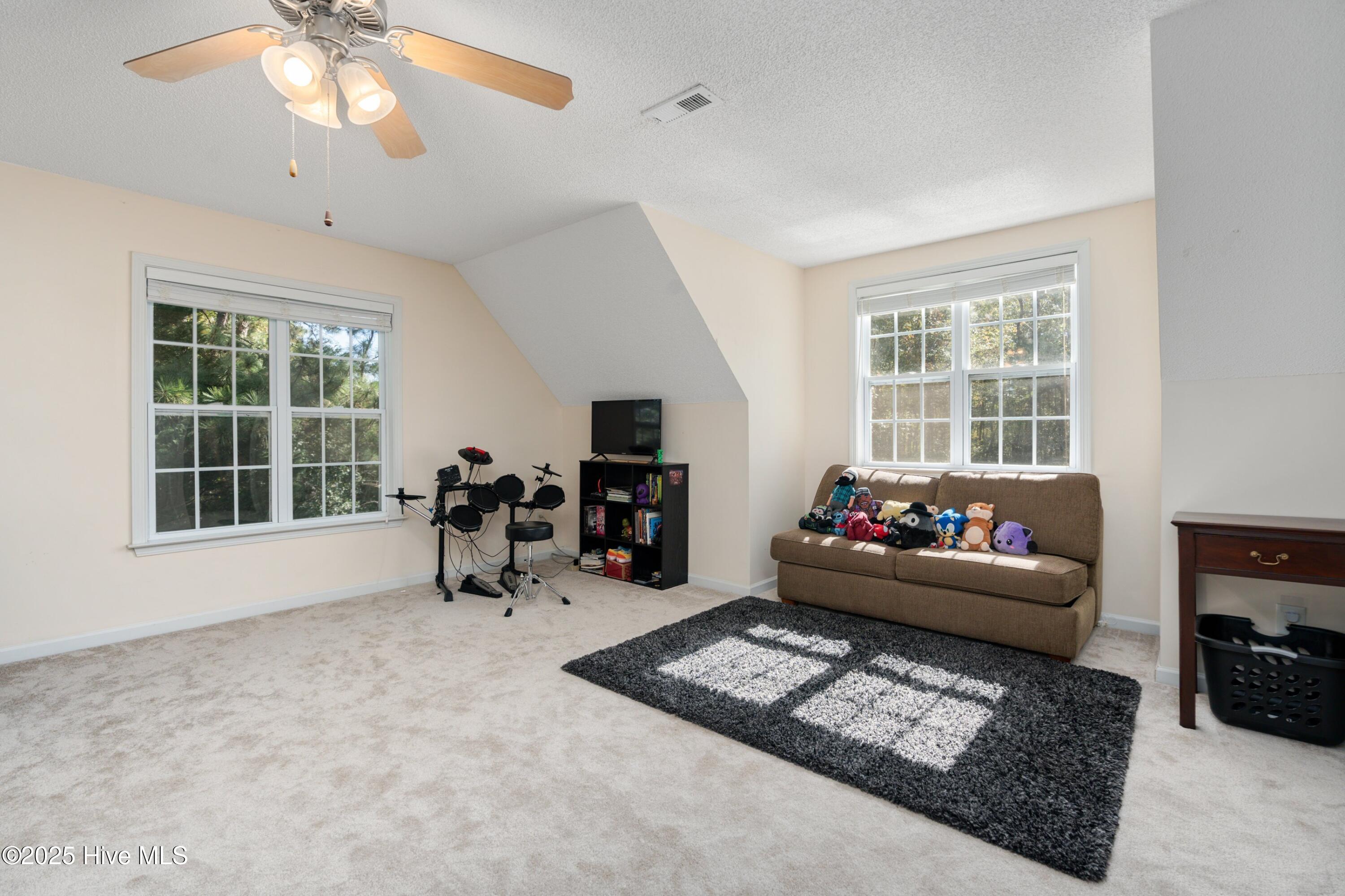 100565121 | Photo 22