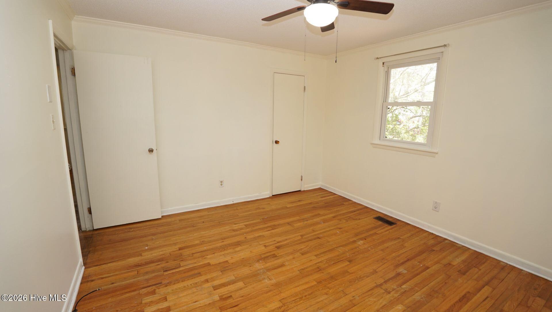 100566833 | Photo 22