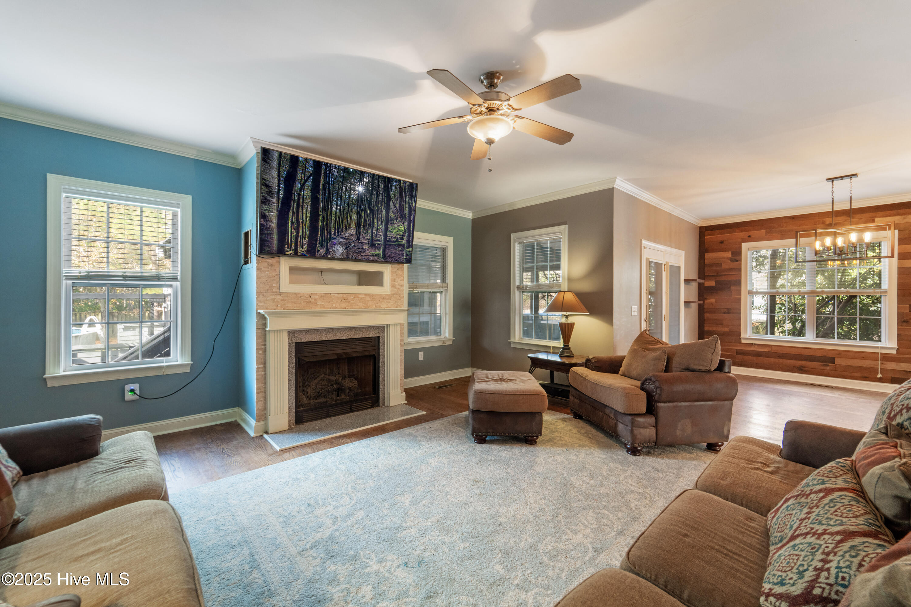 100544127 | Photo 32