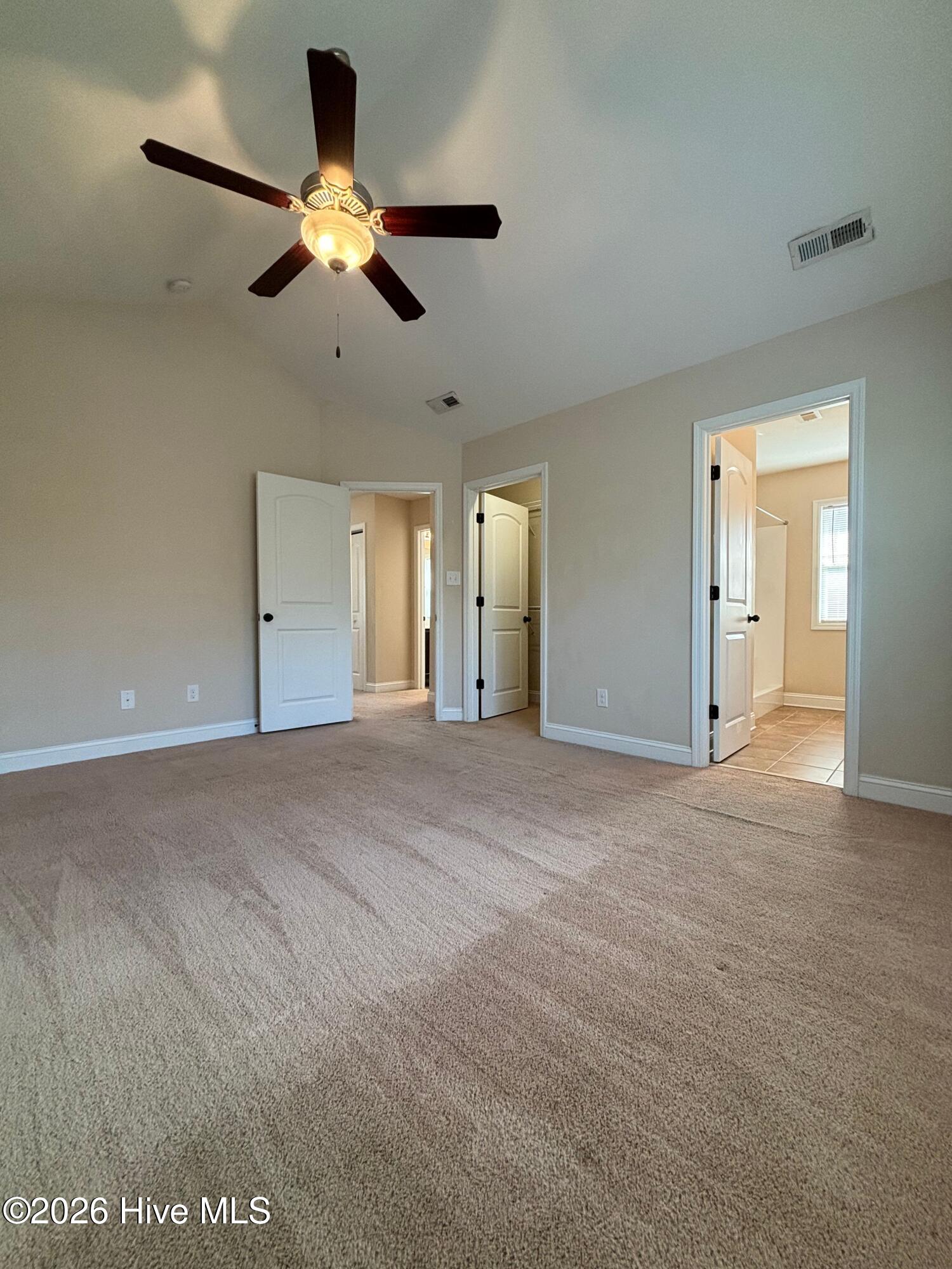 100557628 | Photo 19