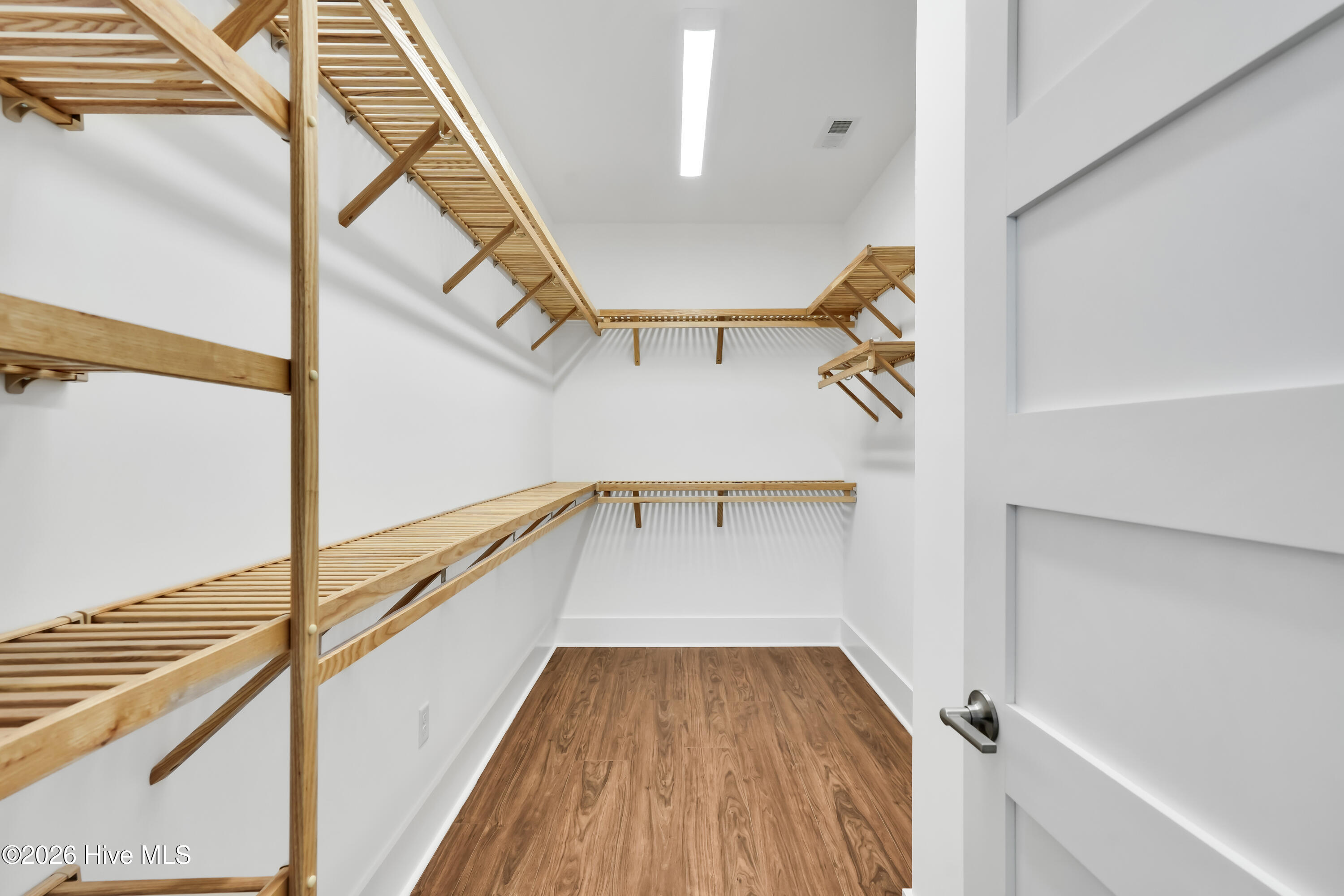 100567914 | Photo 30