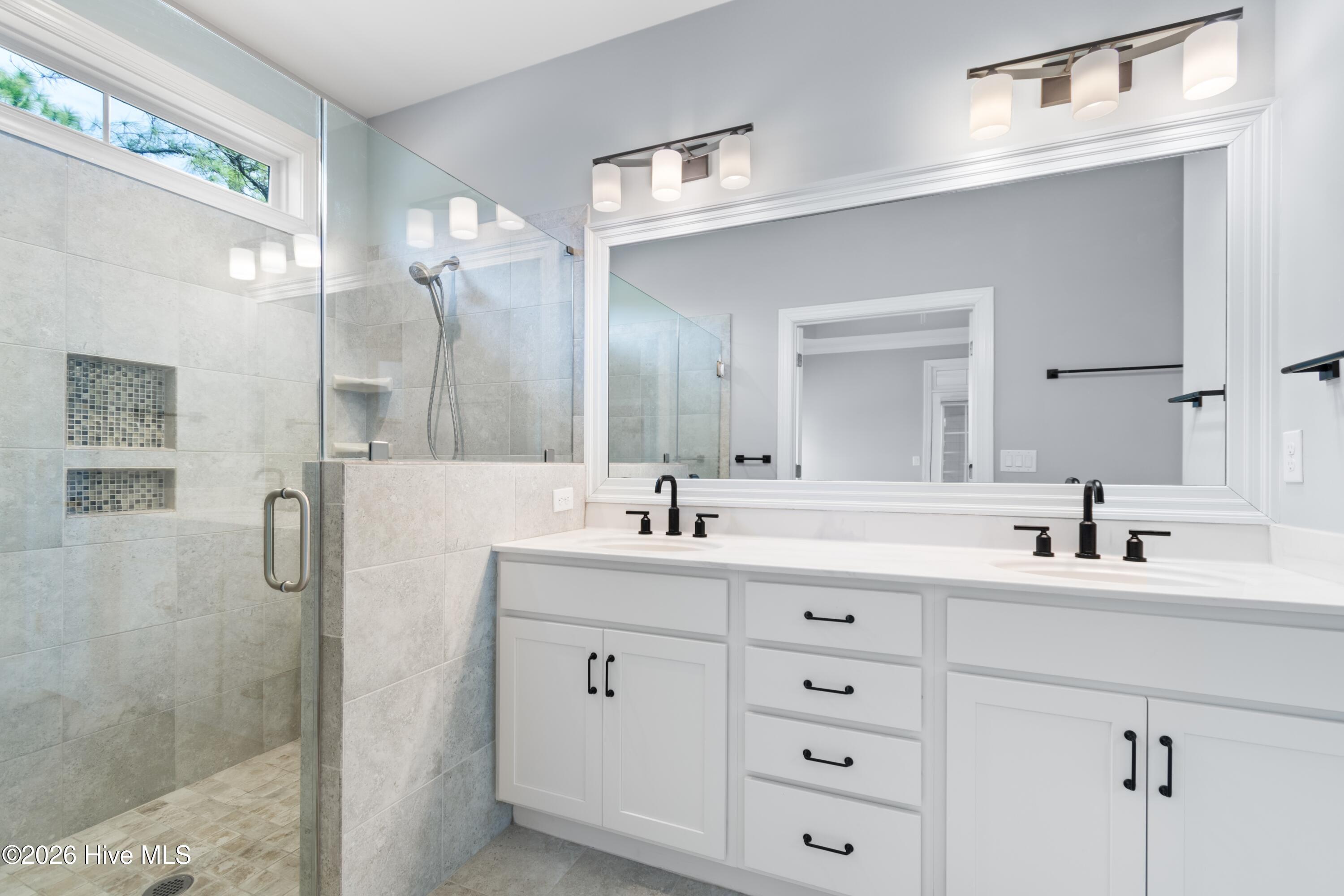 100549158 | Photo 19