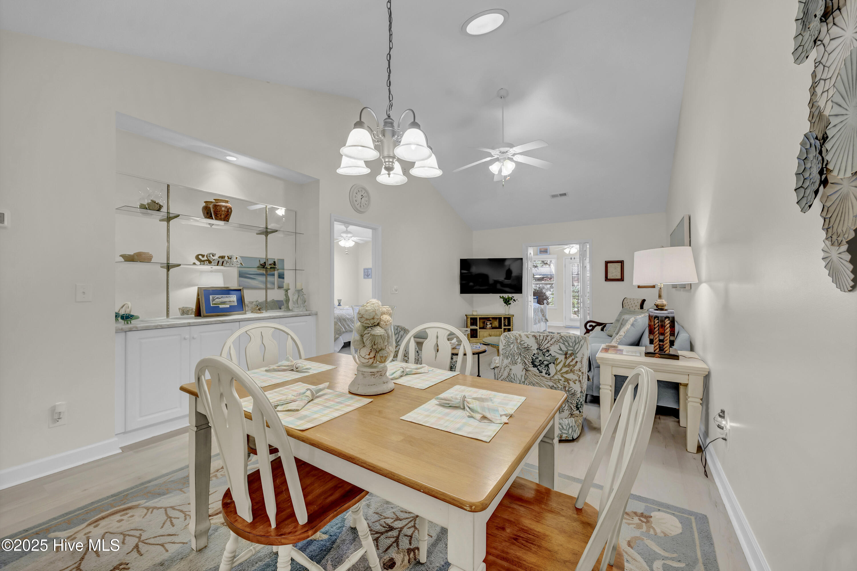 100545901 | Photo 19