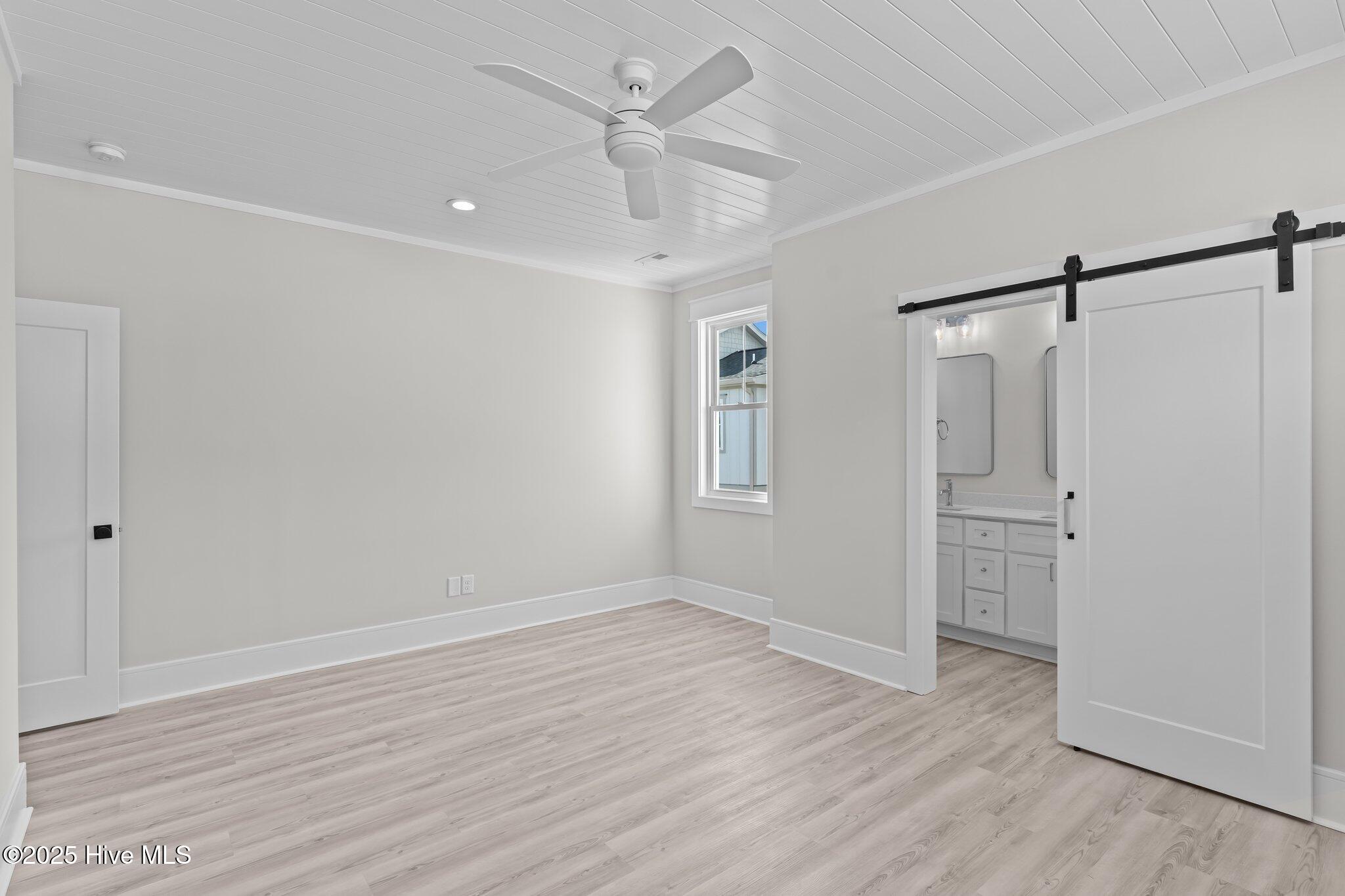 100560539 | Photo 24