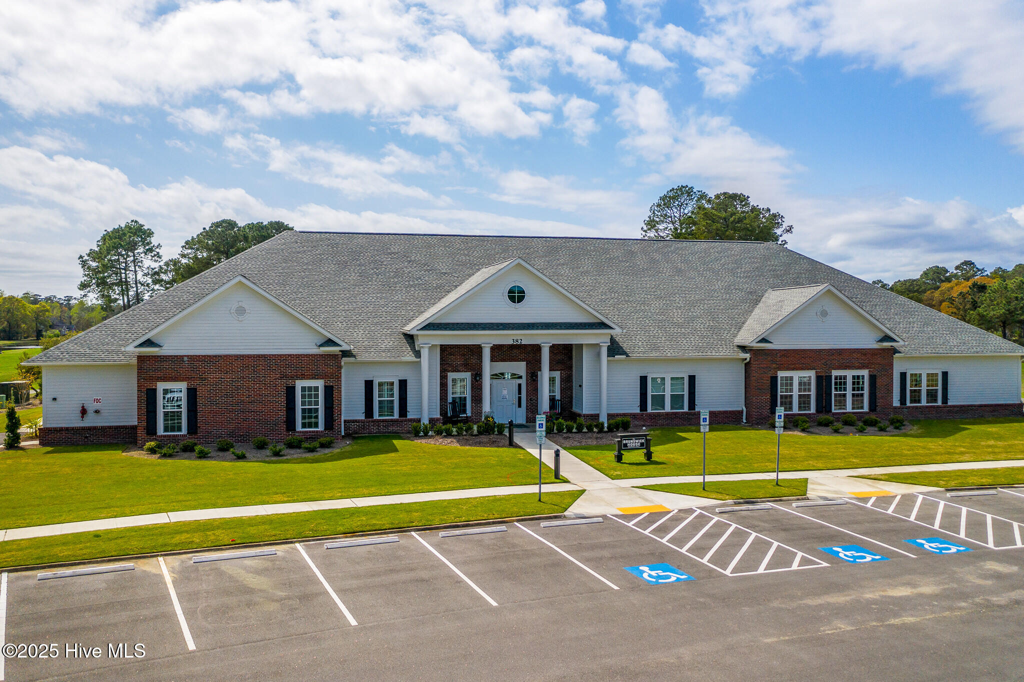 100565271 | Photo 27