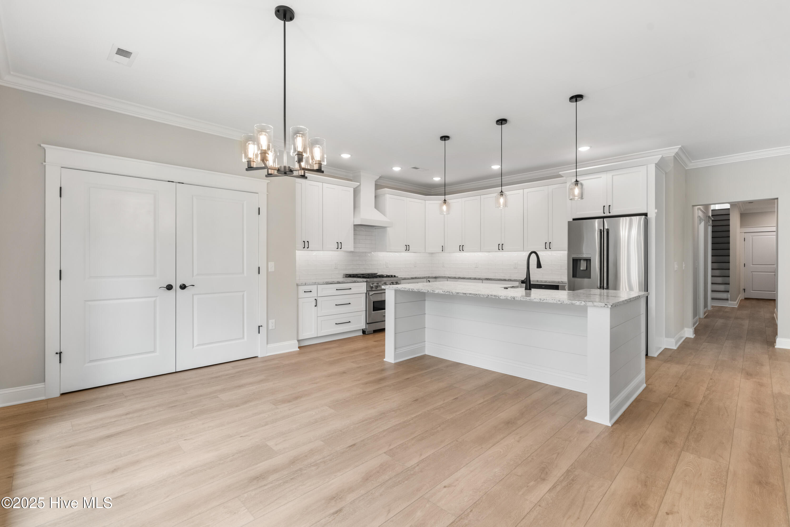 100485467 | Photo 12