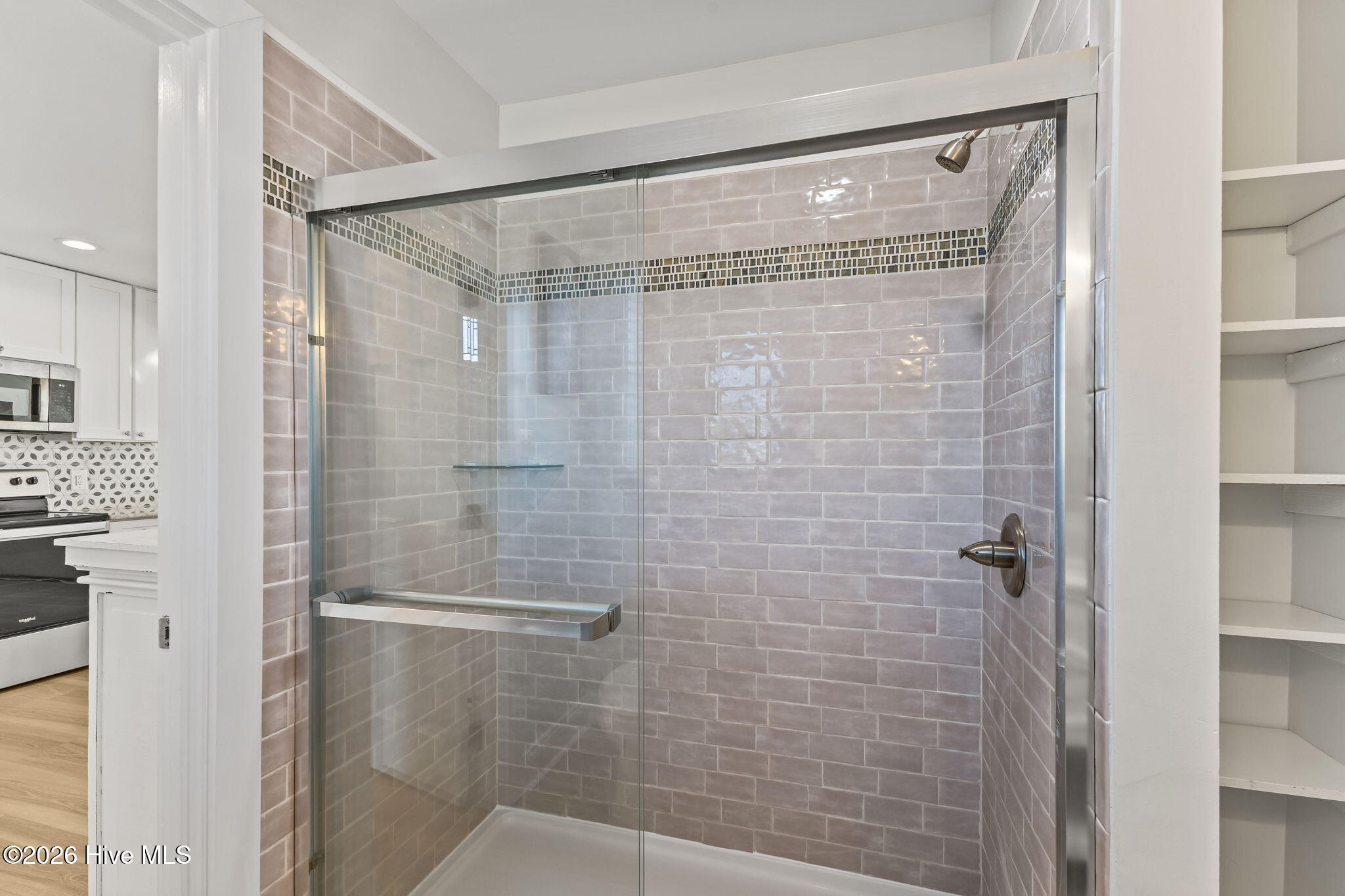 100557603 | Photo 17