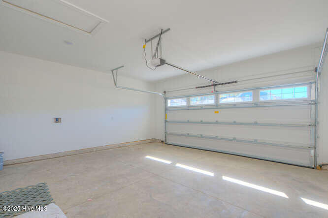 100540645 | Photo 41