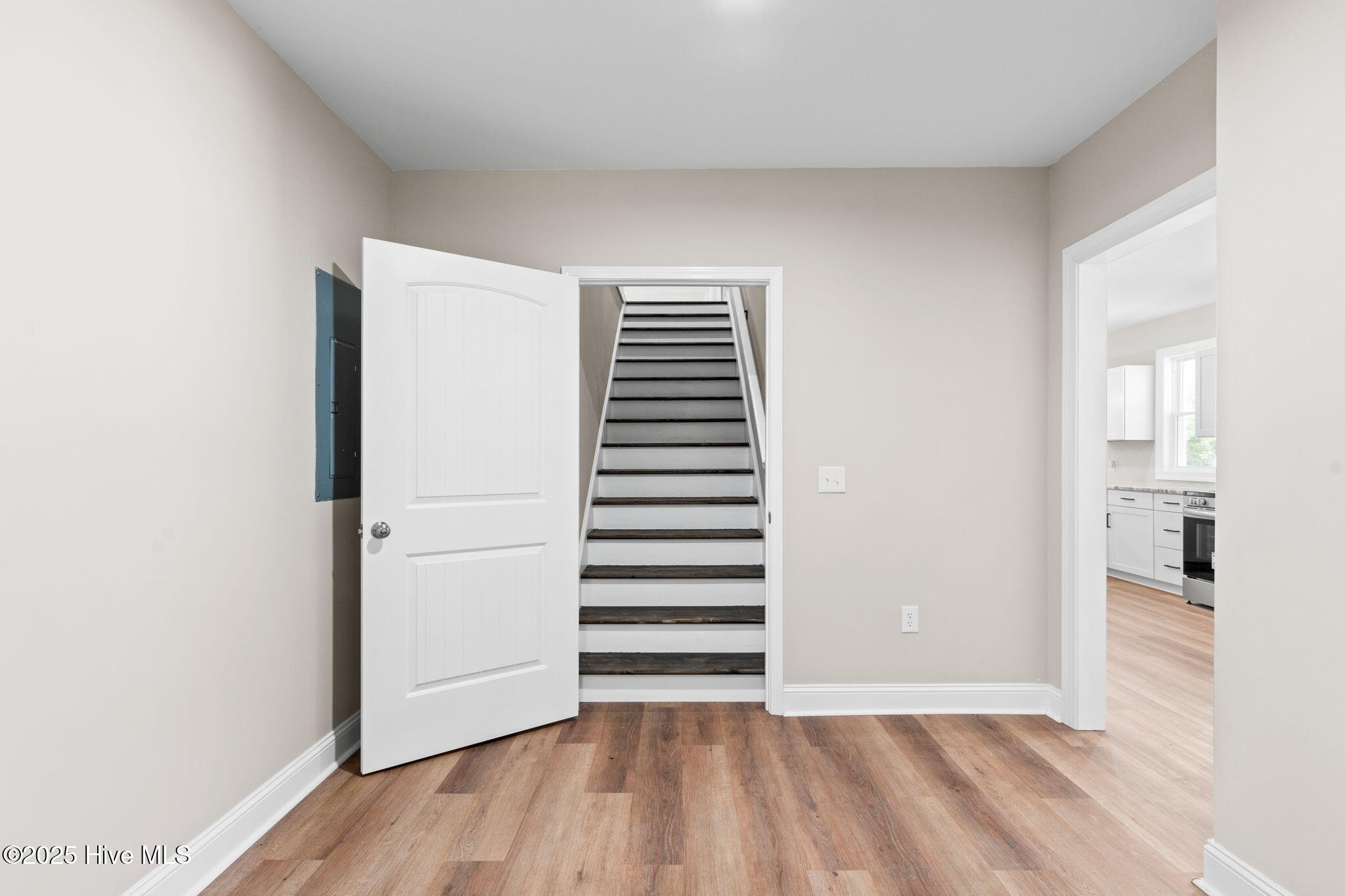 100533933 | Photo 33