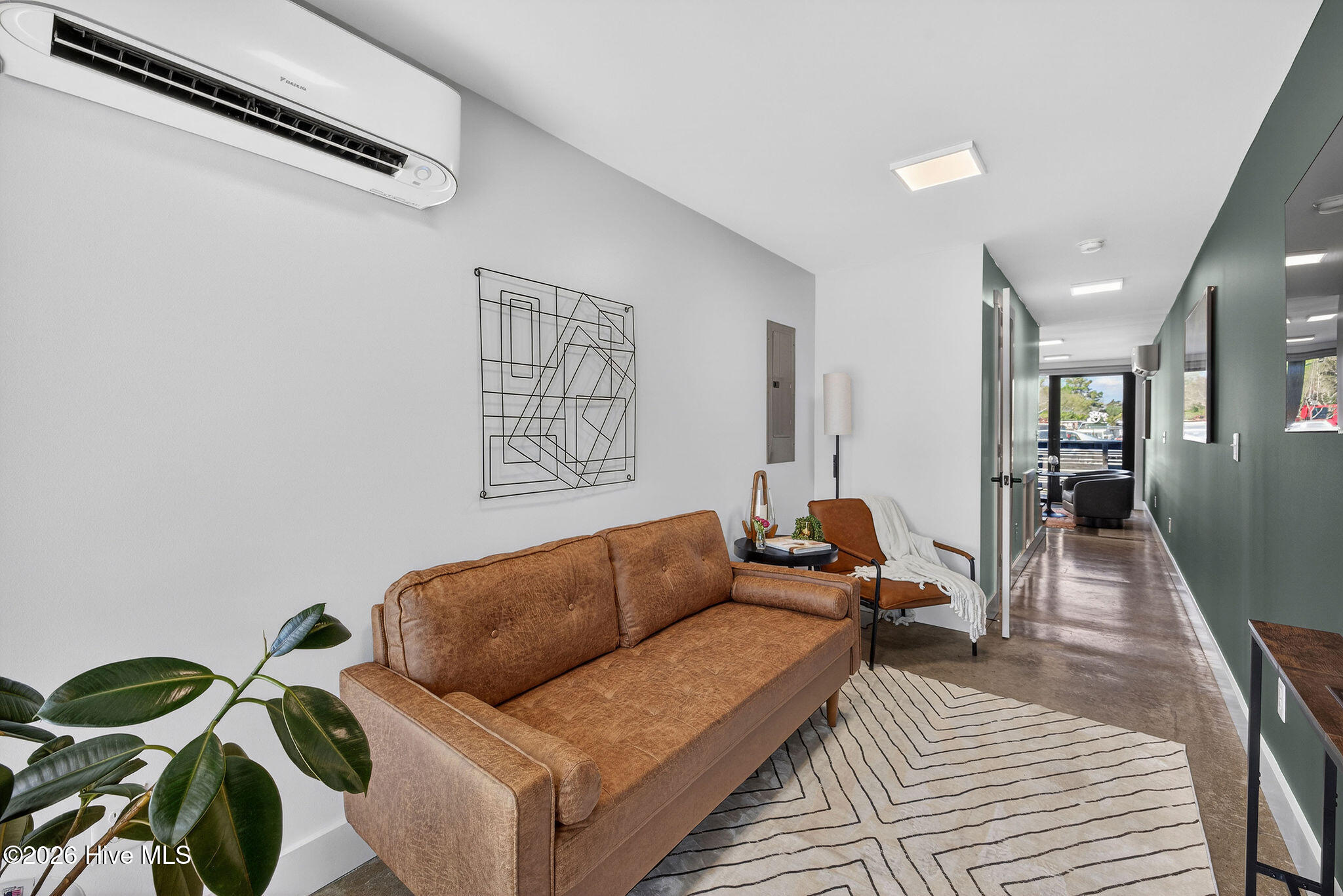 100563614 | Photo 13