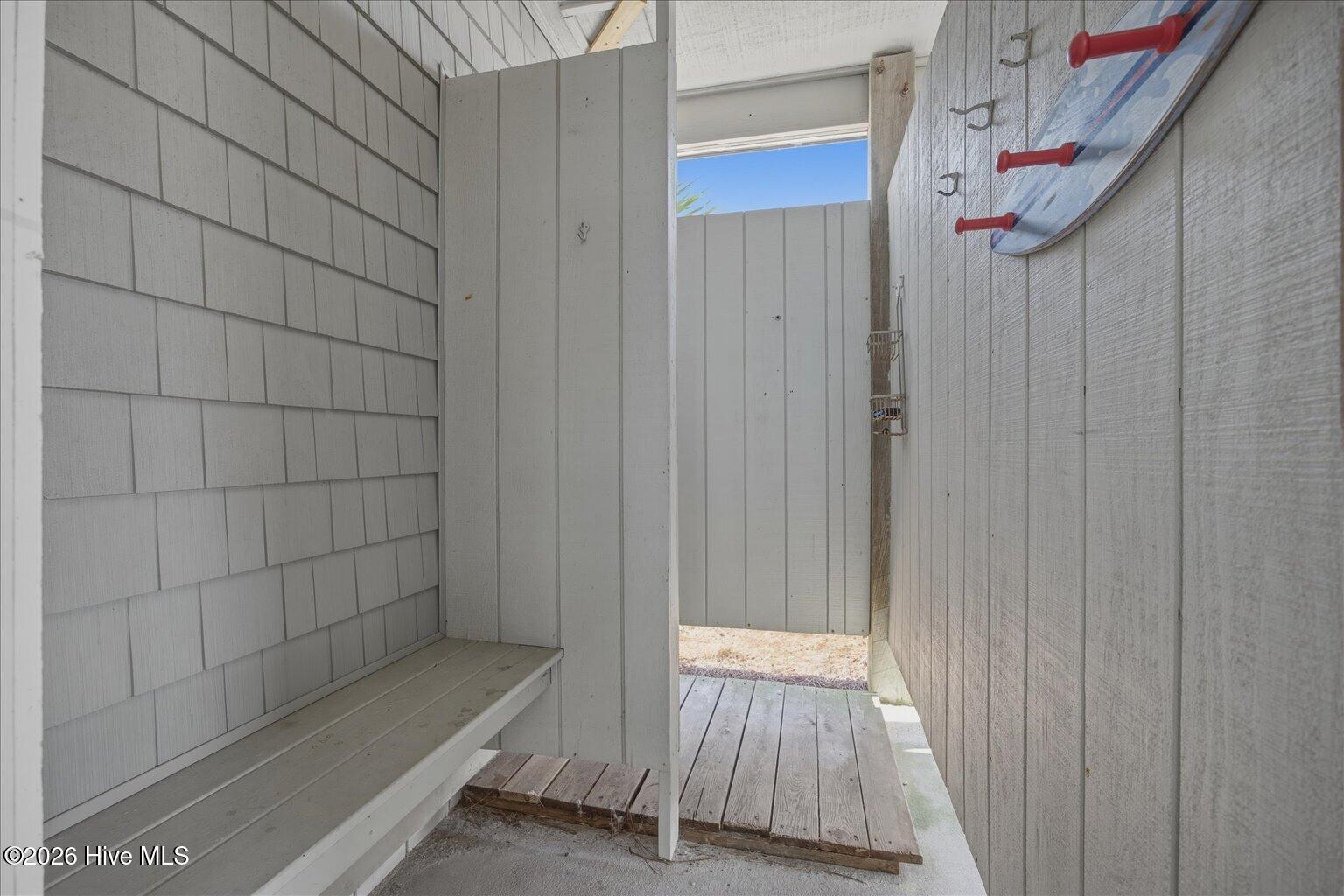 100558776 | Photo 53