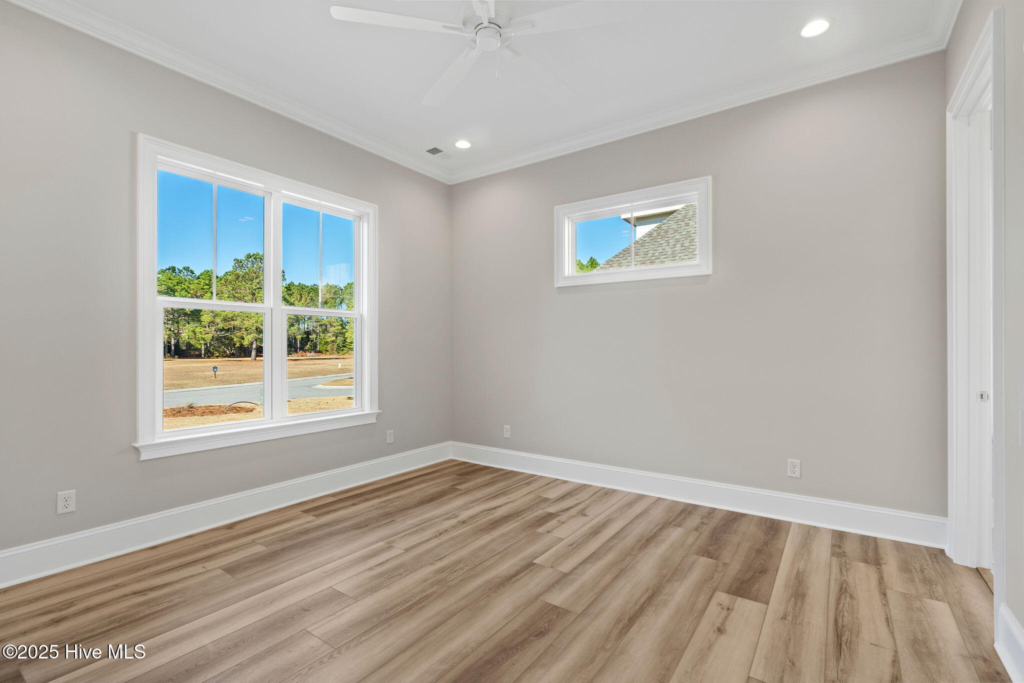 100525114 | Photo 37