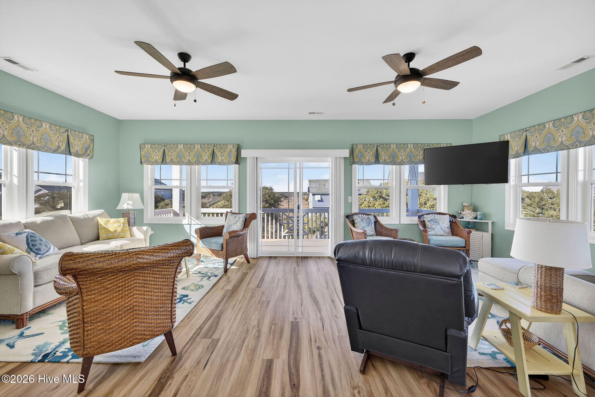 100549584 | Photo 19