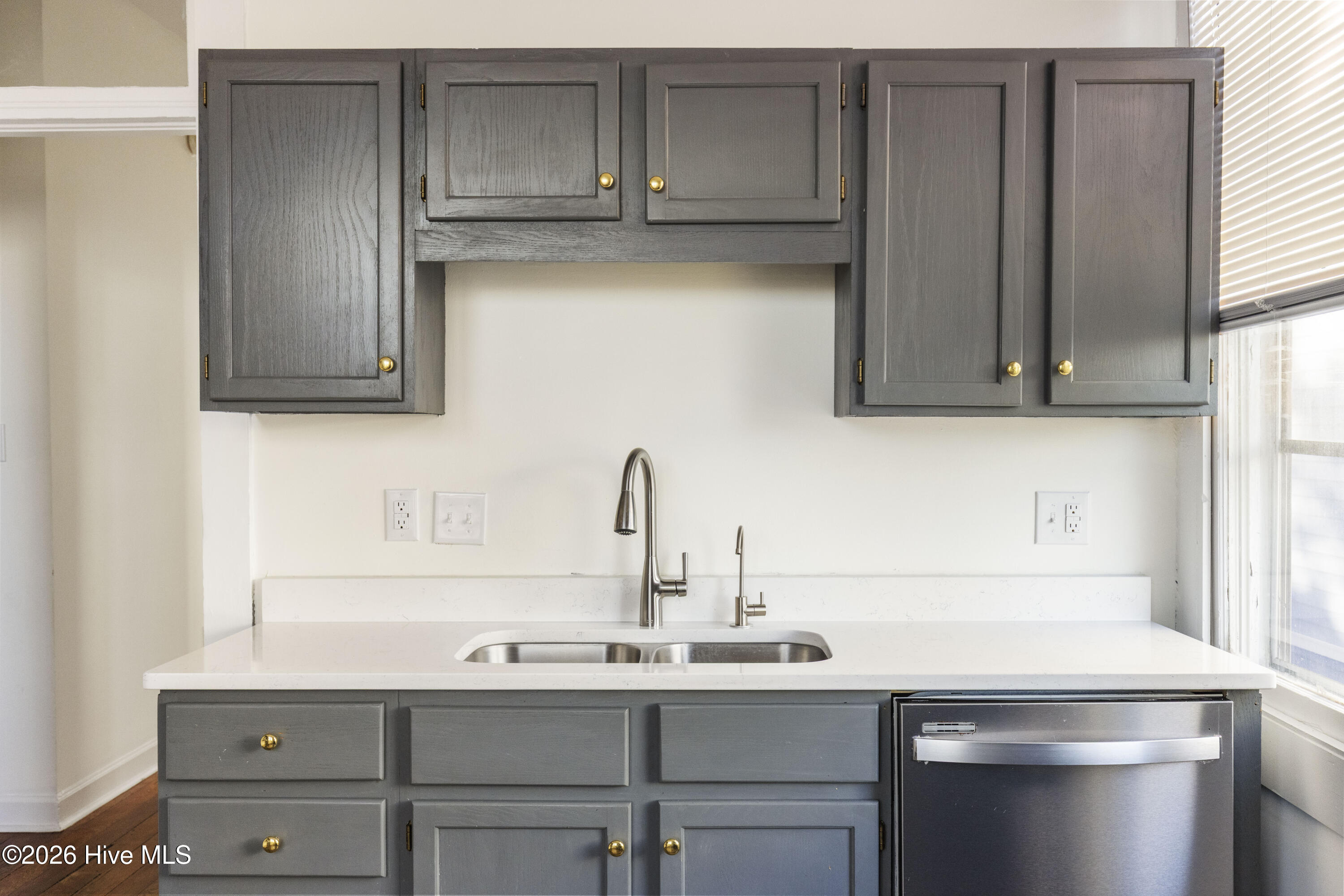 100549514 | Photo 16