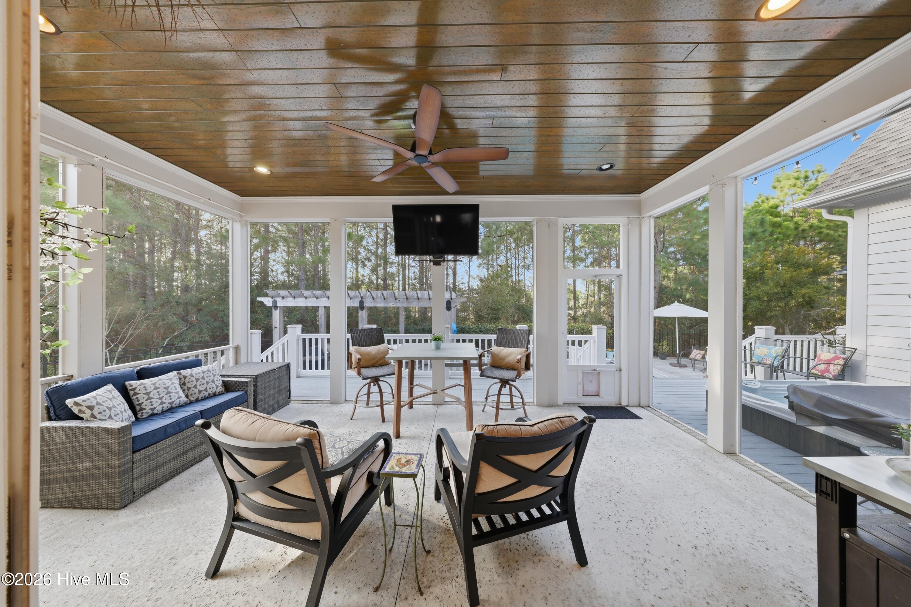 100560697 | Photo 15