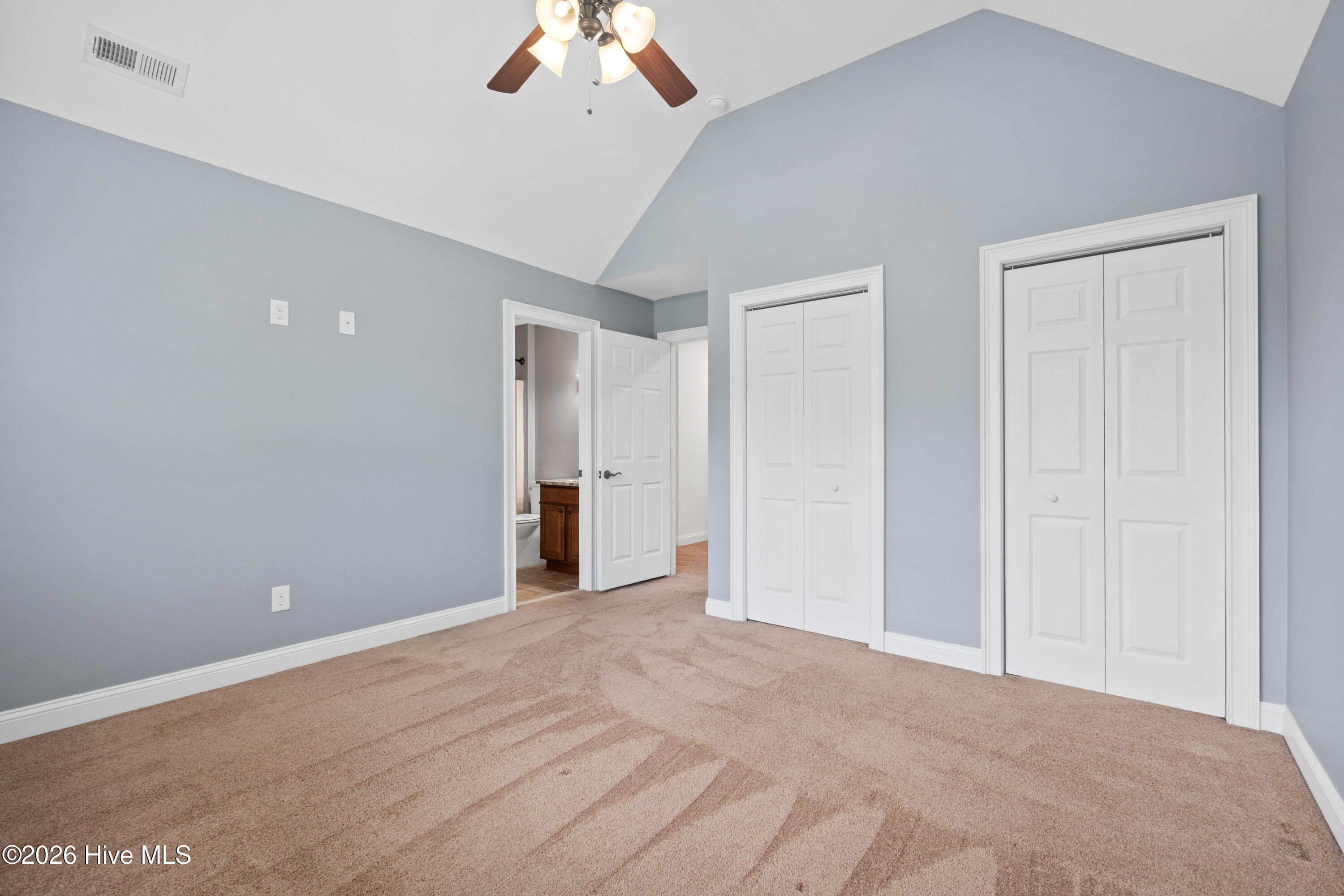 100565289 | Photo 51