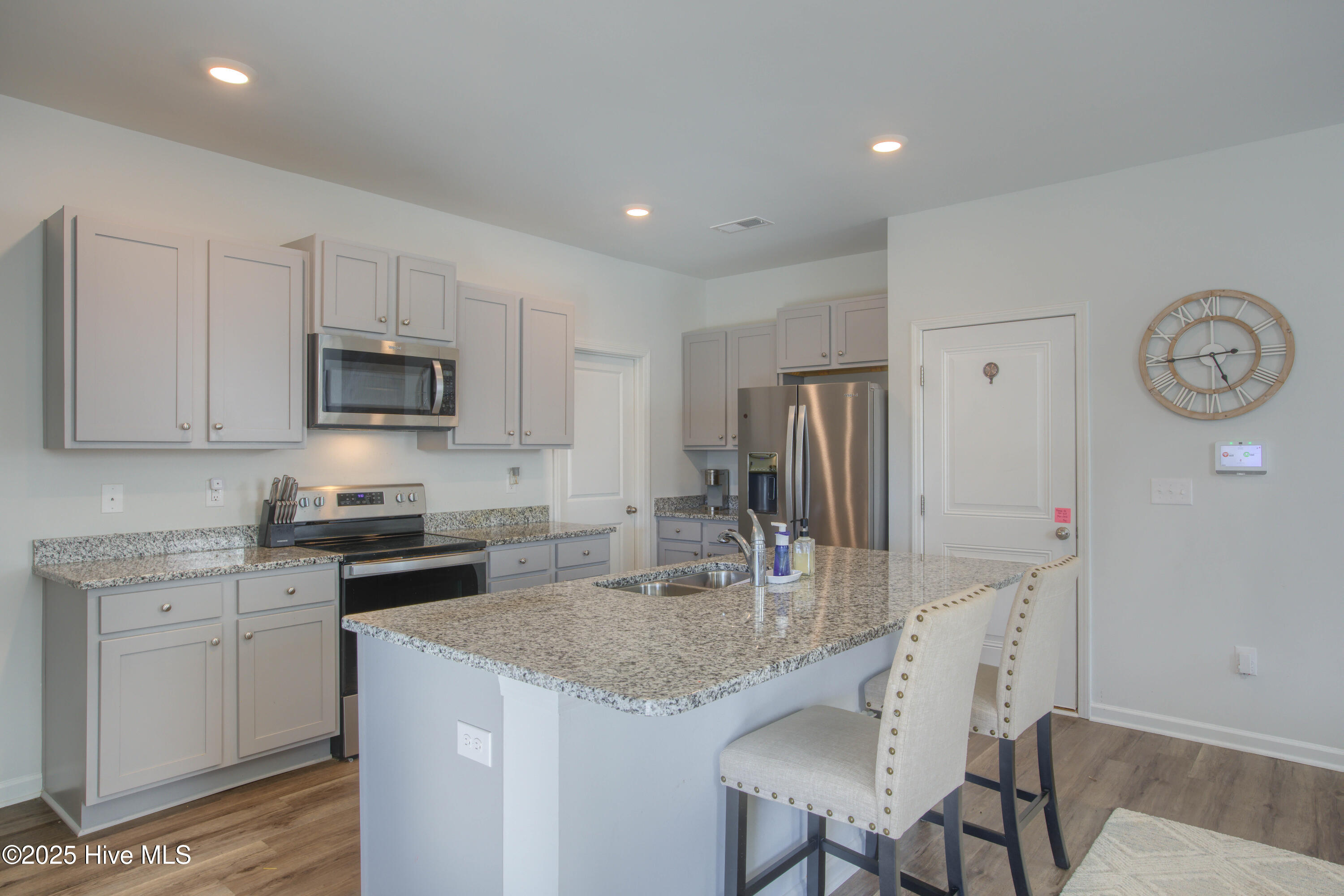 100538124 | Photo 15