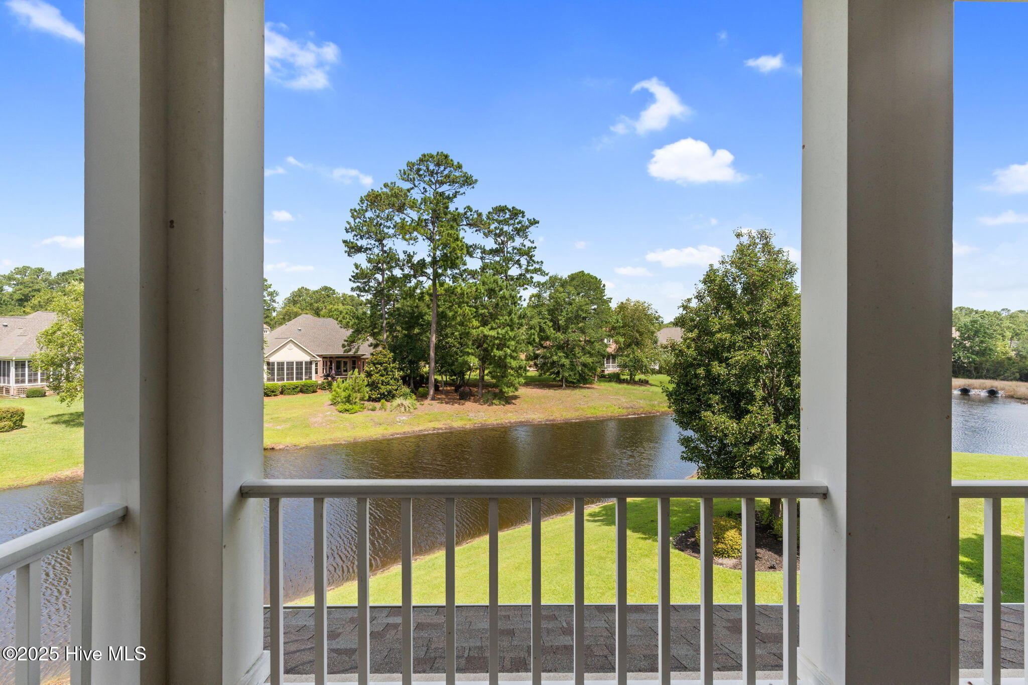 100518405 | Photo 49