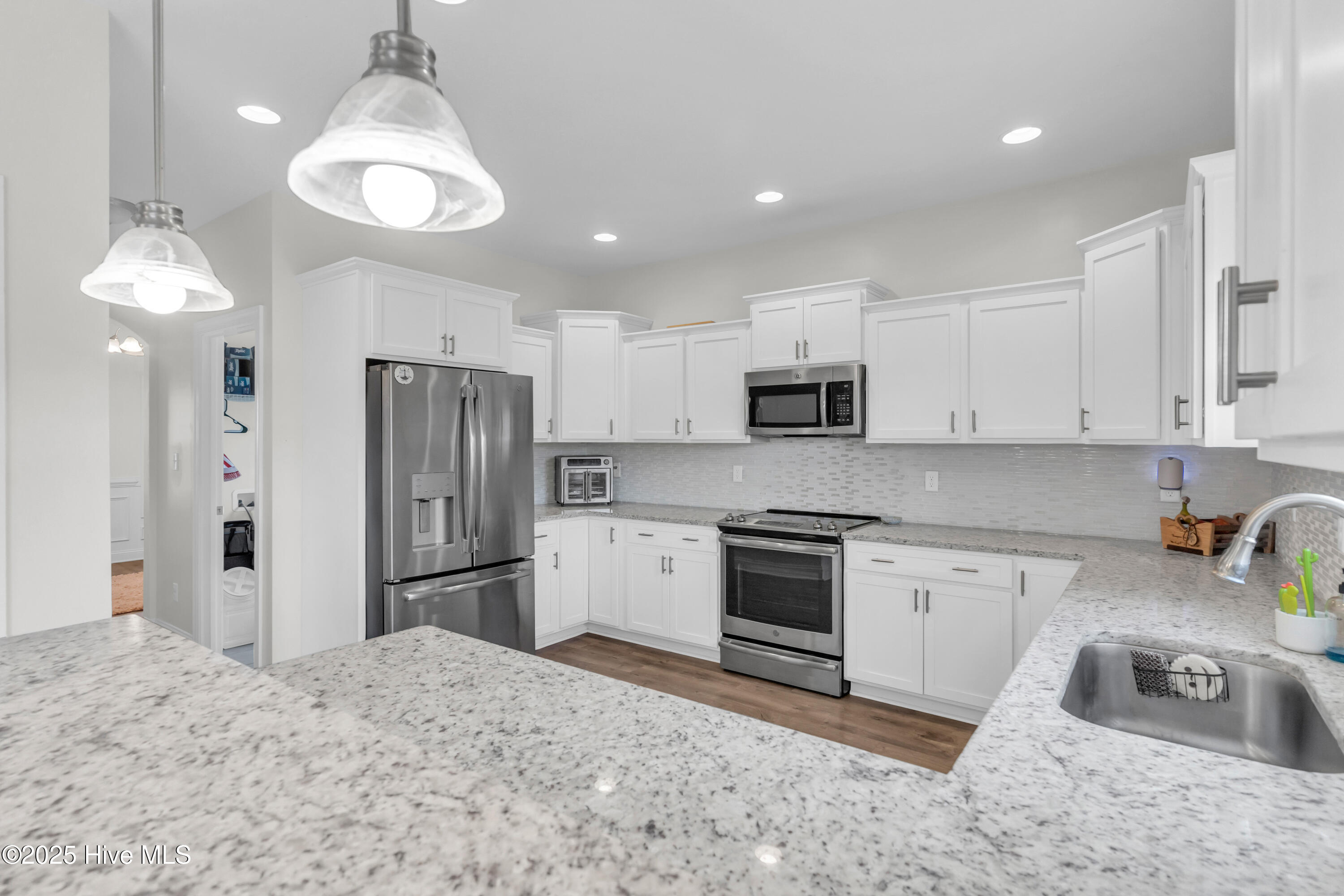 100534208 | Photo 11