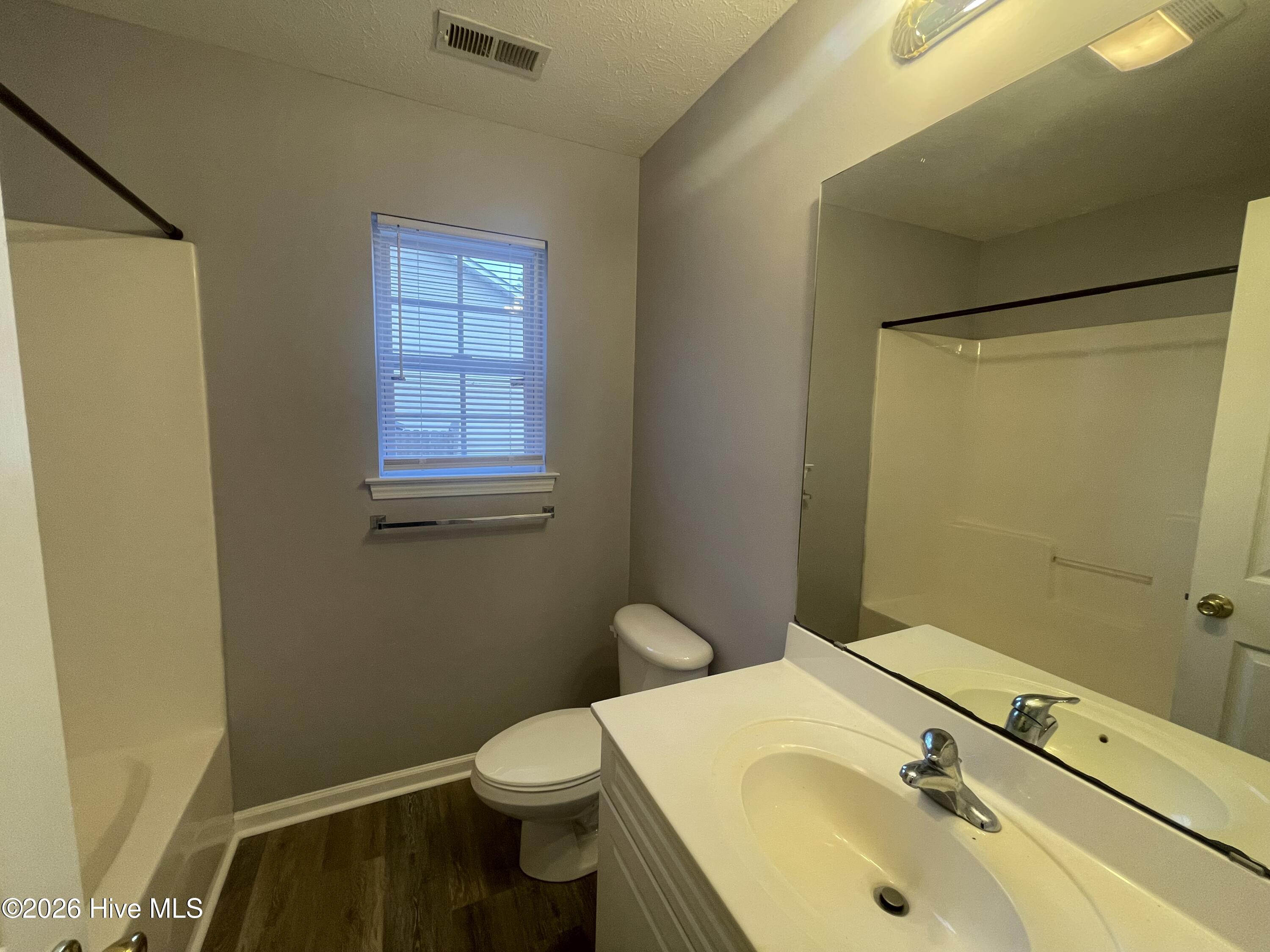 100548174 | Photo 25