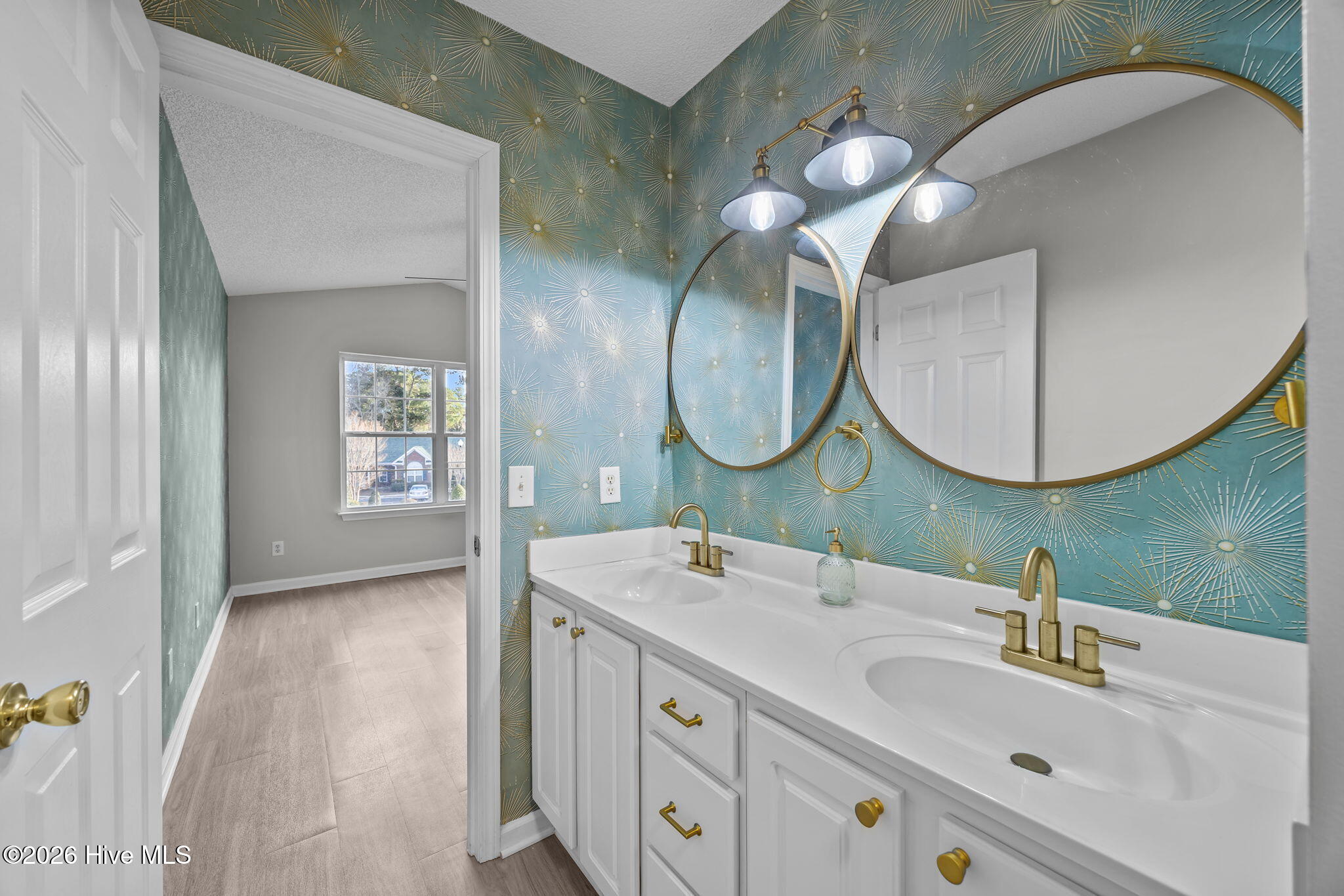 100550940 | Photo 29