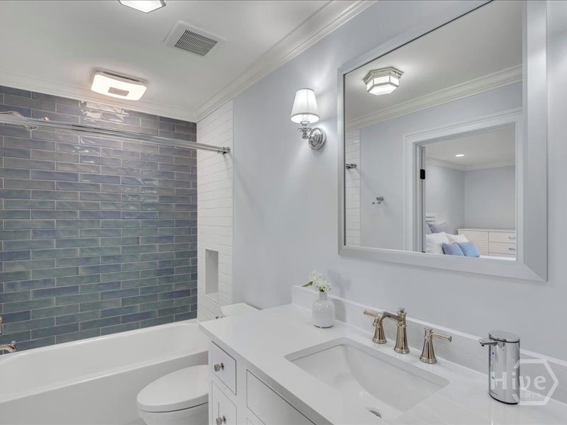 Ensuite guest bathroom