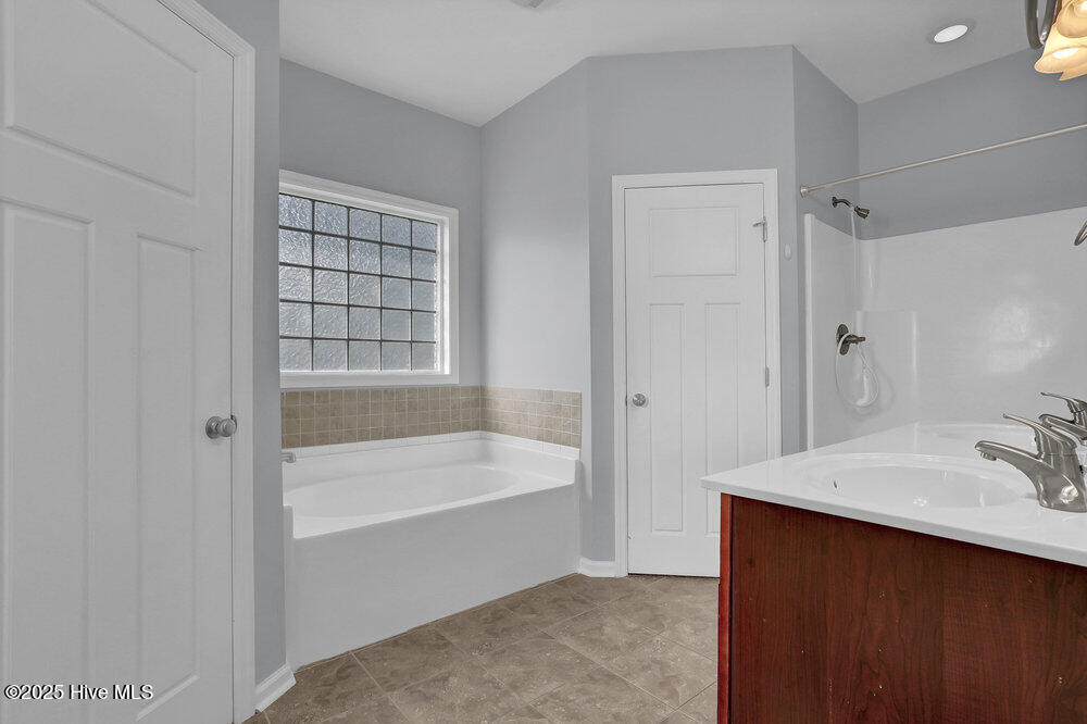 100549673 | Photo 14