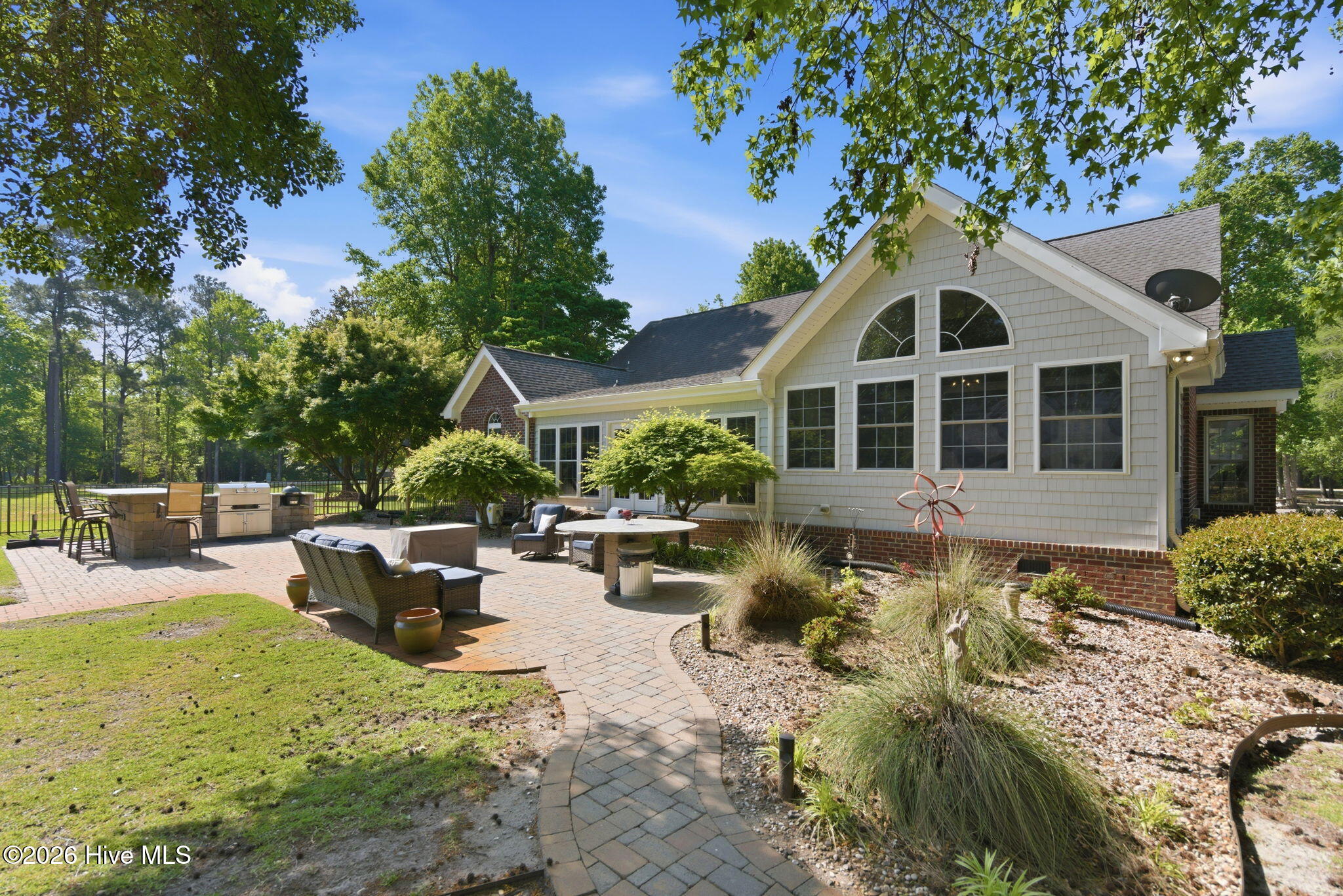 100570615 | Photo 46