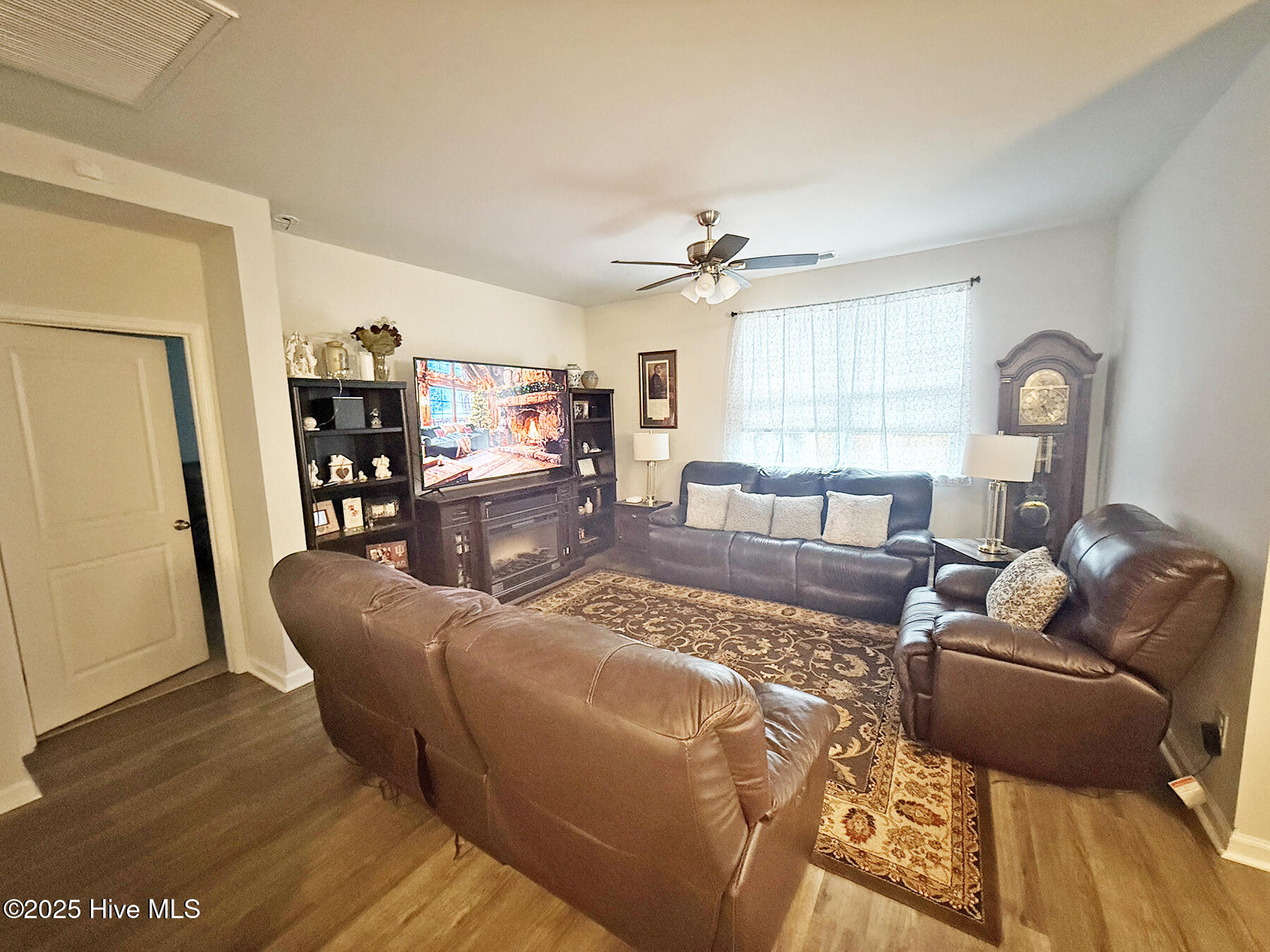 100544374 | Photo 25