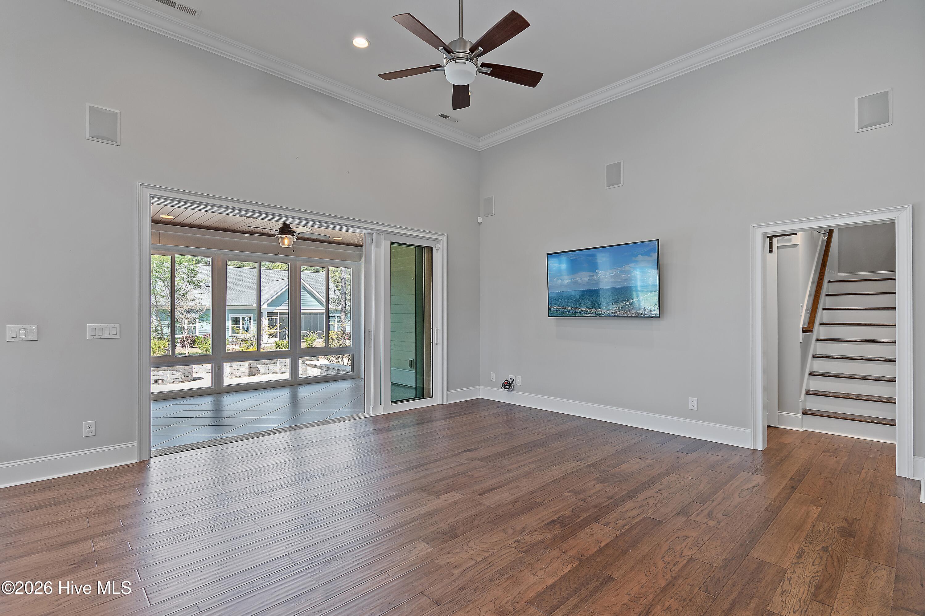 100564386 | Photo 17