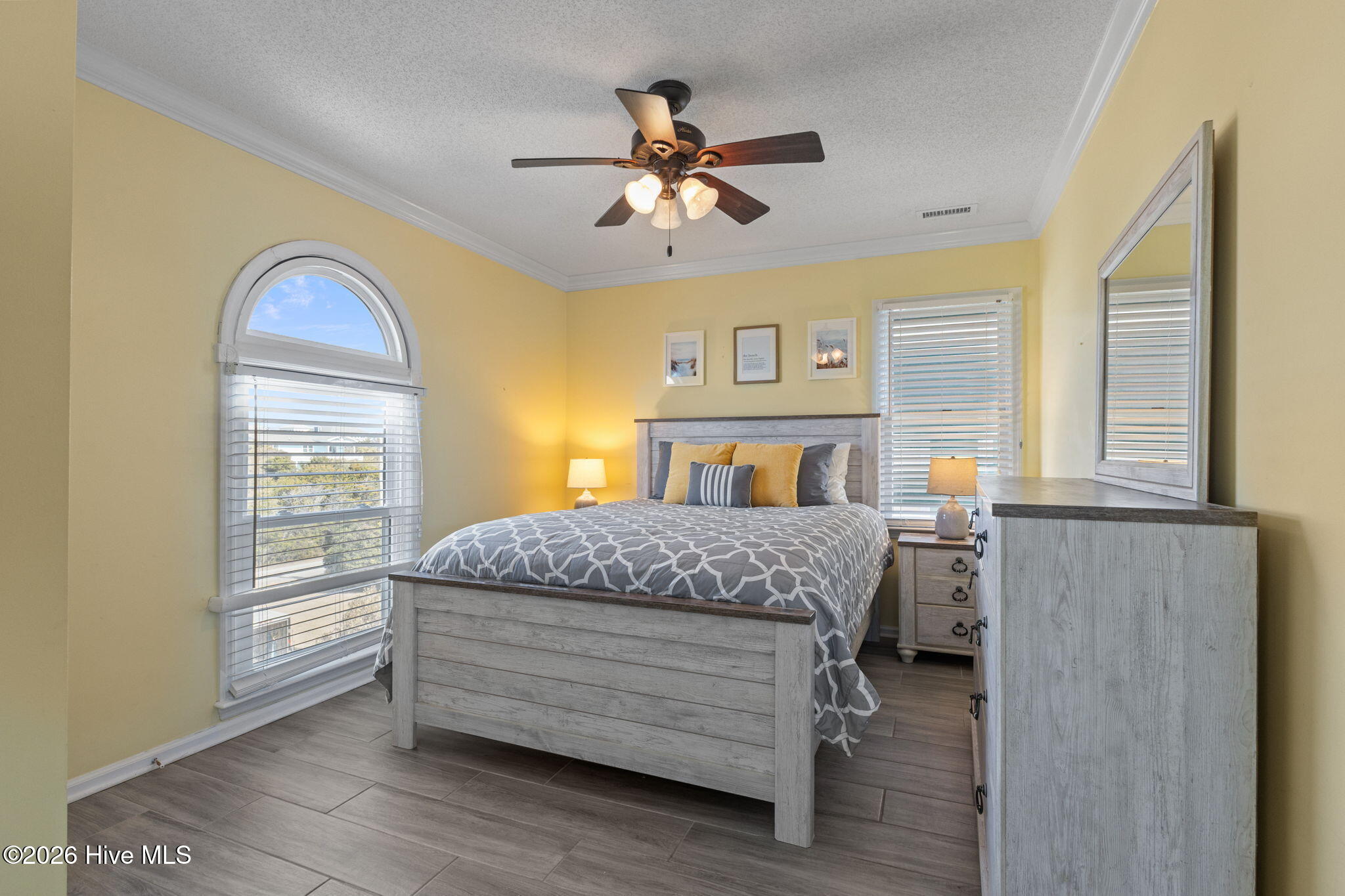 100558728 | Photo 19