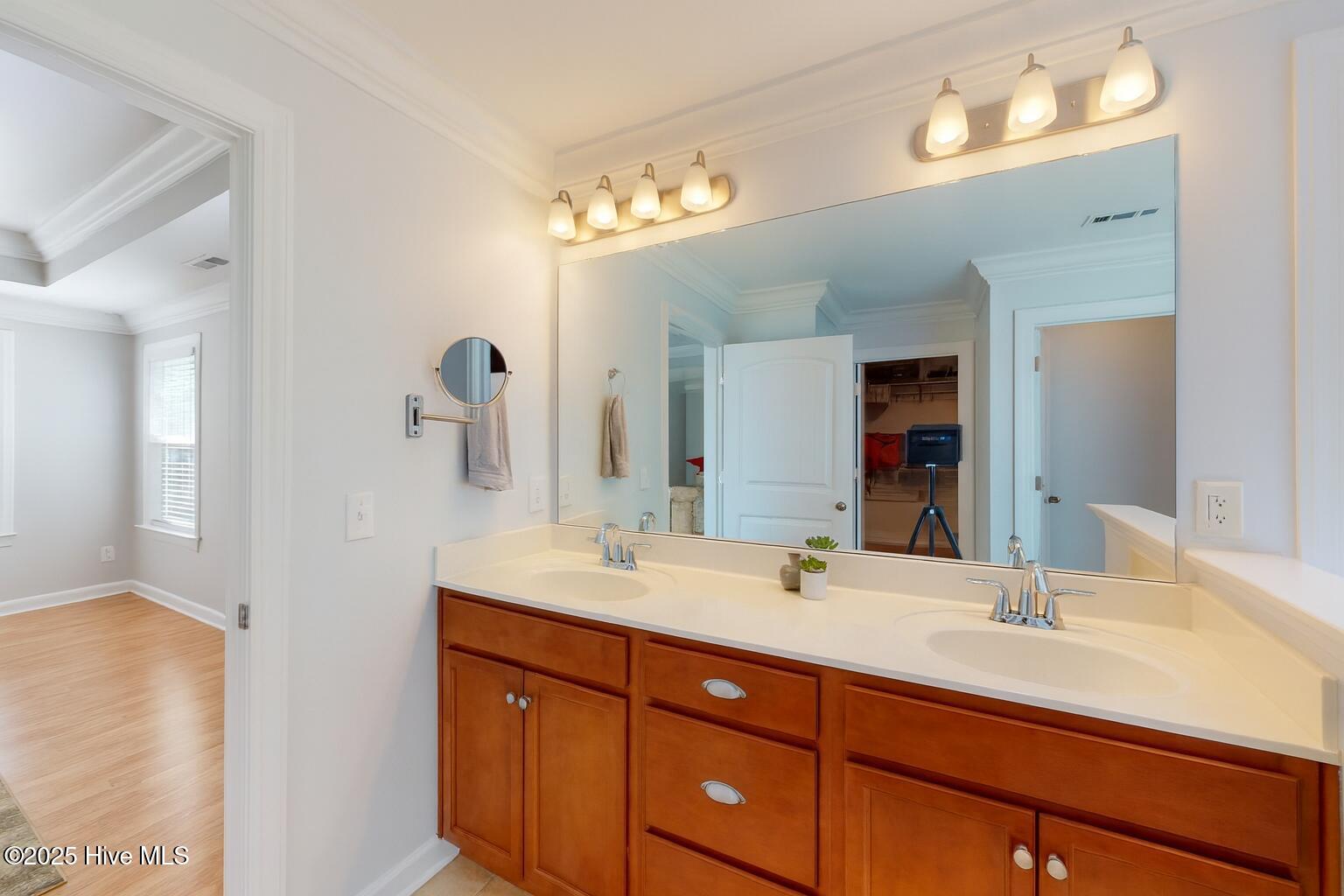 100526795 | Photo 44