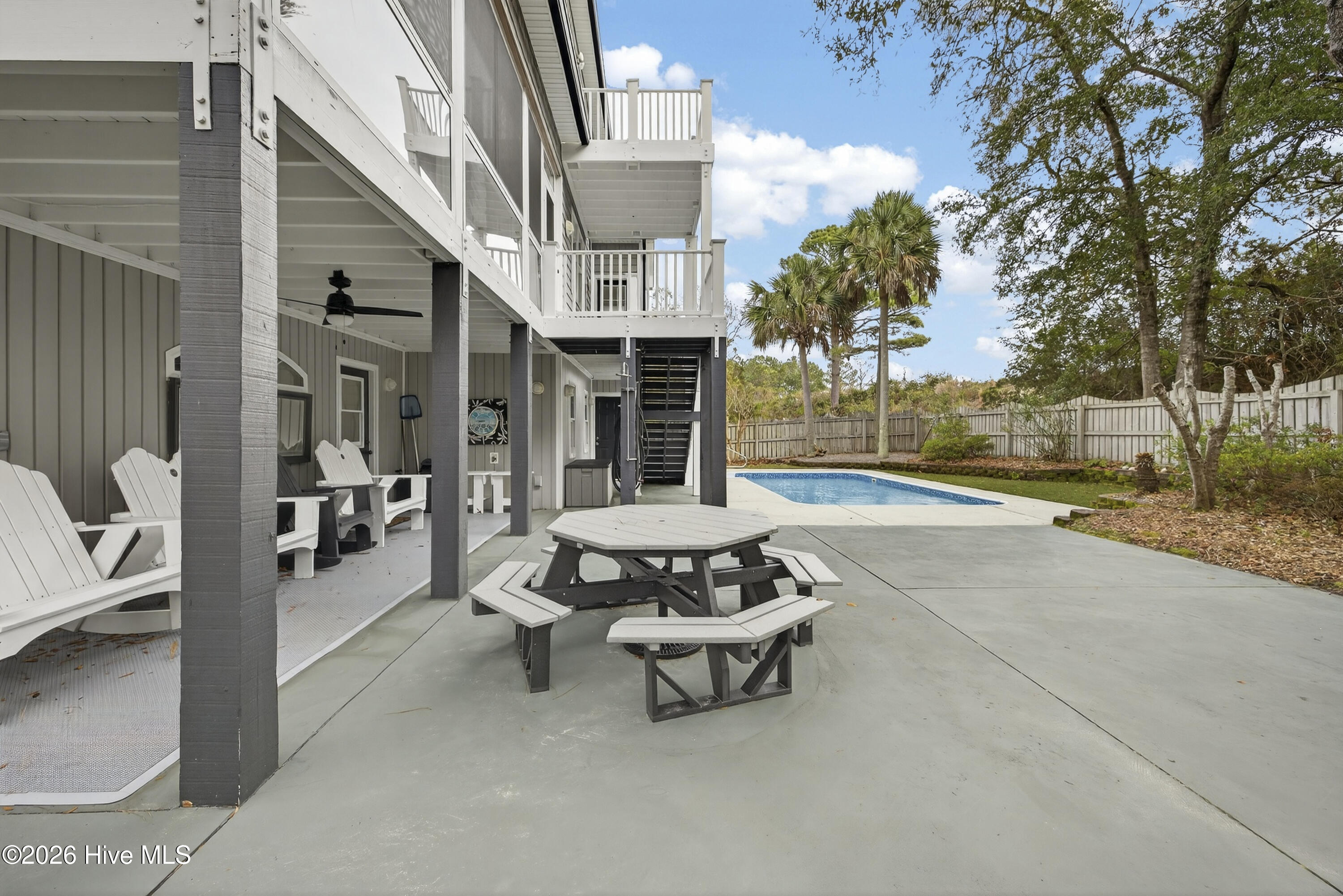 100557060 | Photo 65