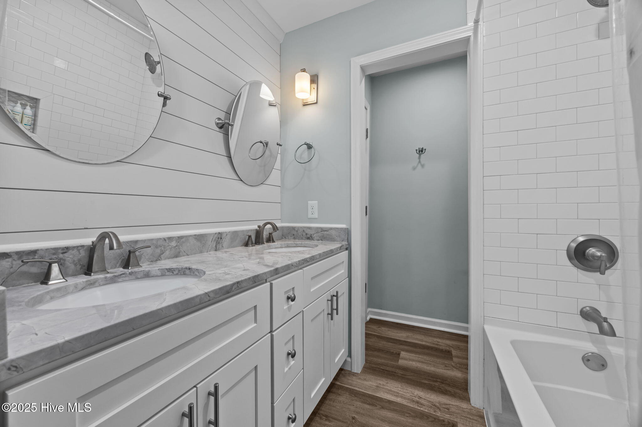 100528402 | Photo 32